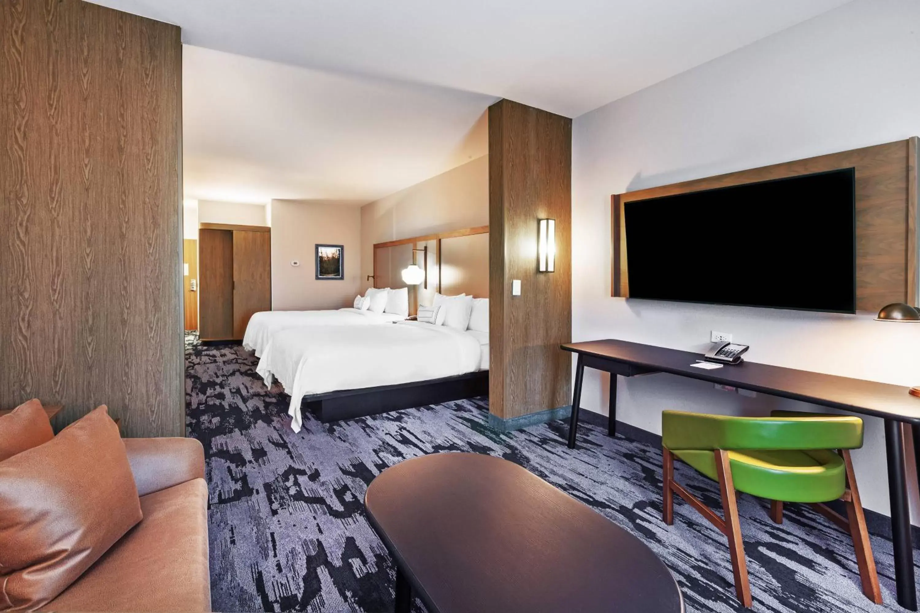 Bedroom, TV/Entertainment Center in Fairfield Inn & Suites by Marriott Tulsa Catoosa
