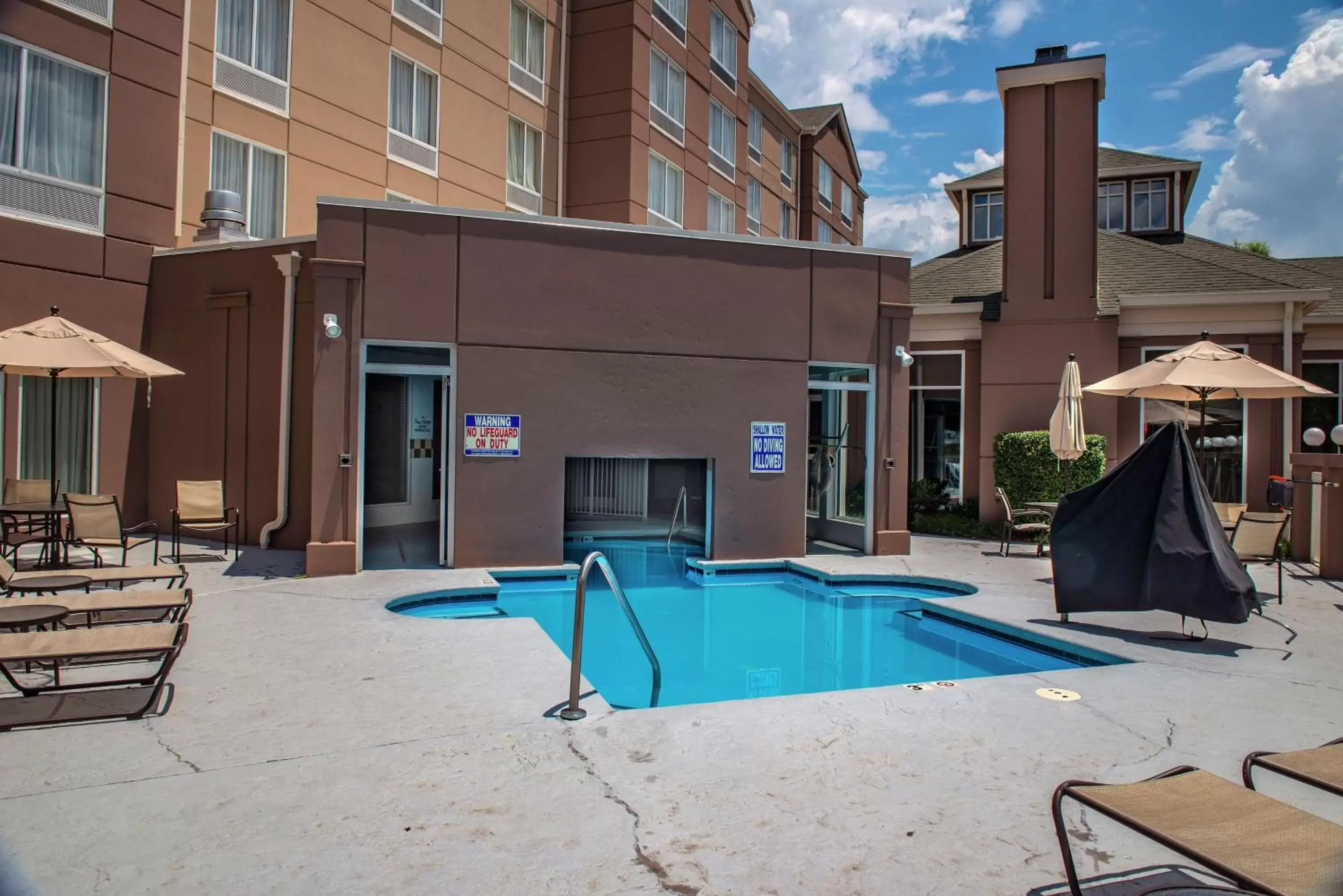 Property building, Swimming Pool in Hilton Garden Inn Charlotte Pineville