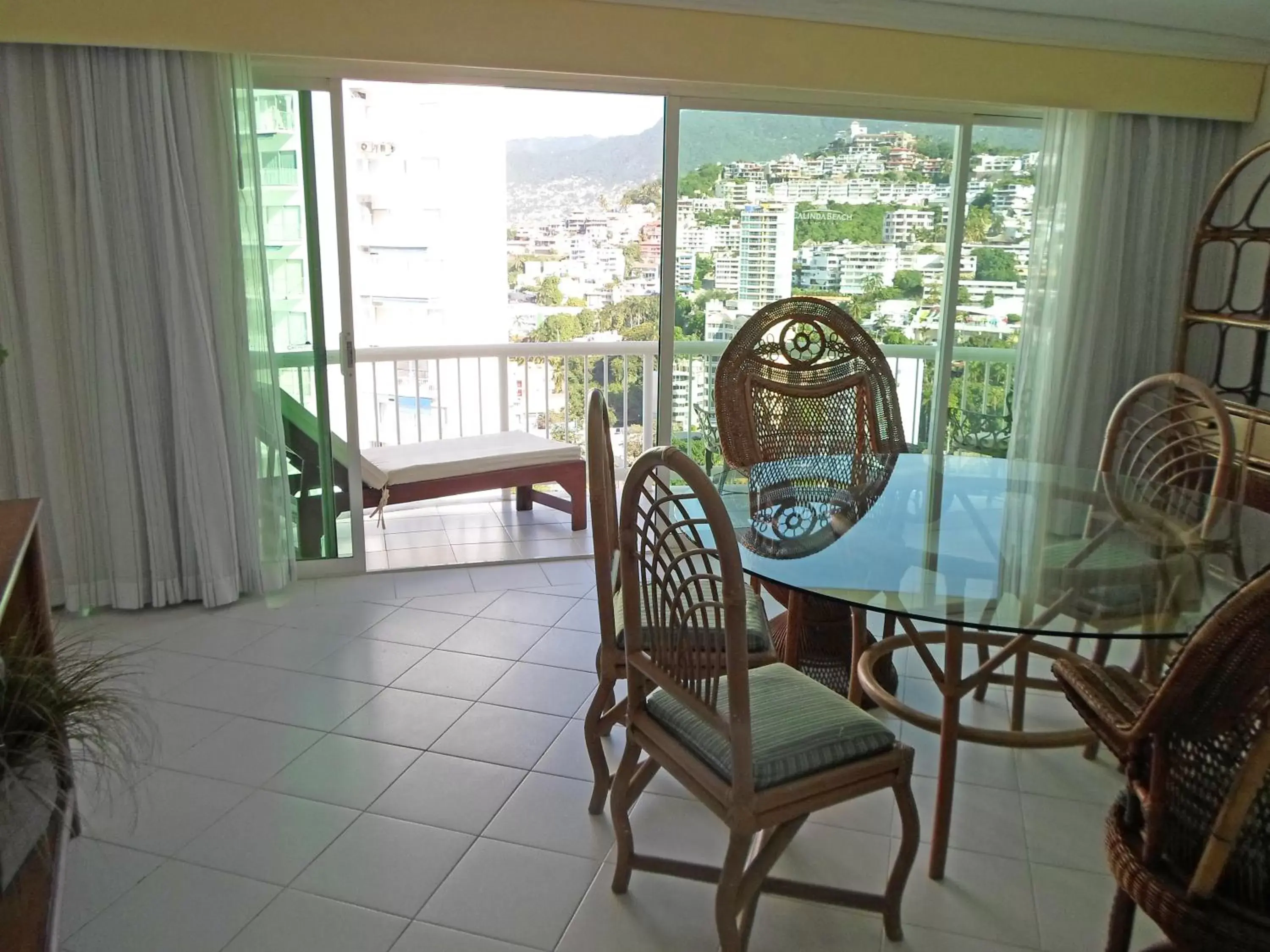 Living room, Balcony/Terrace in Calinda Beach Acapulco