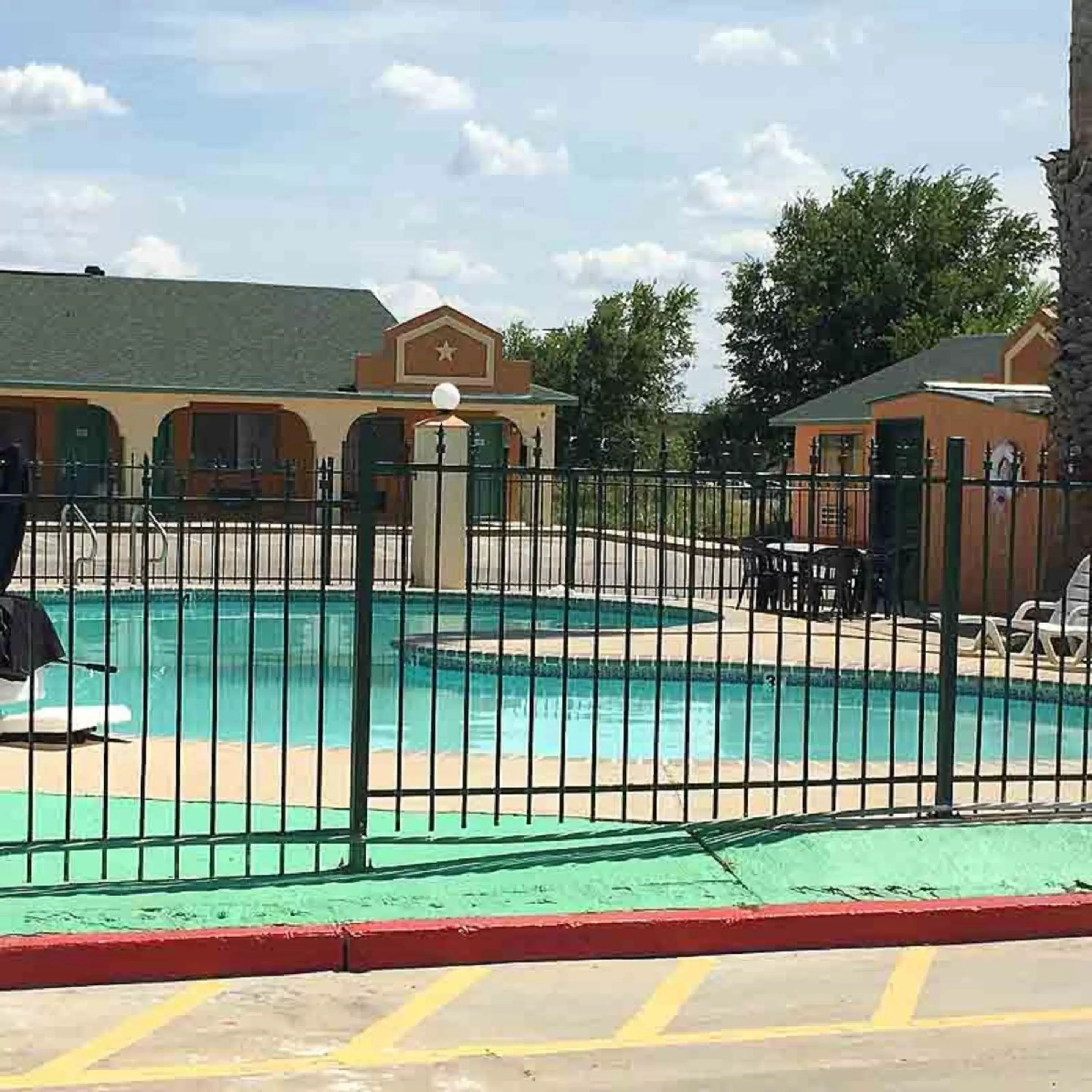 Swimming Pool in Executive Inn Hondo