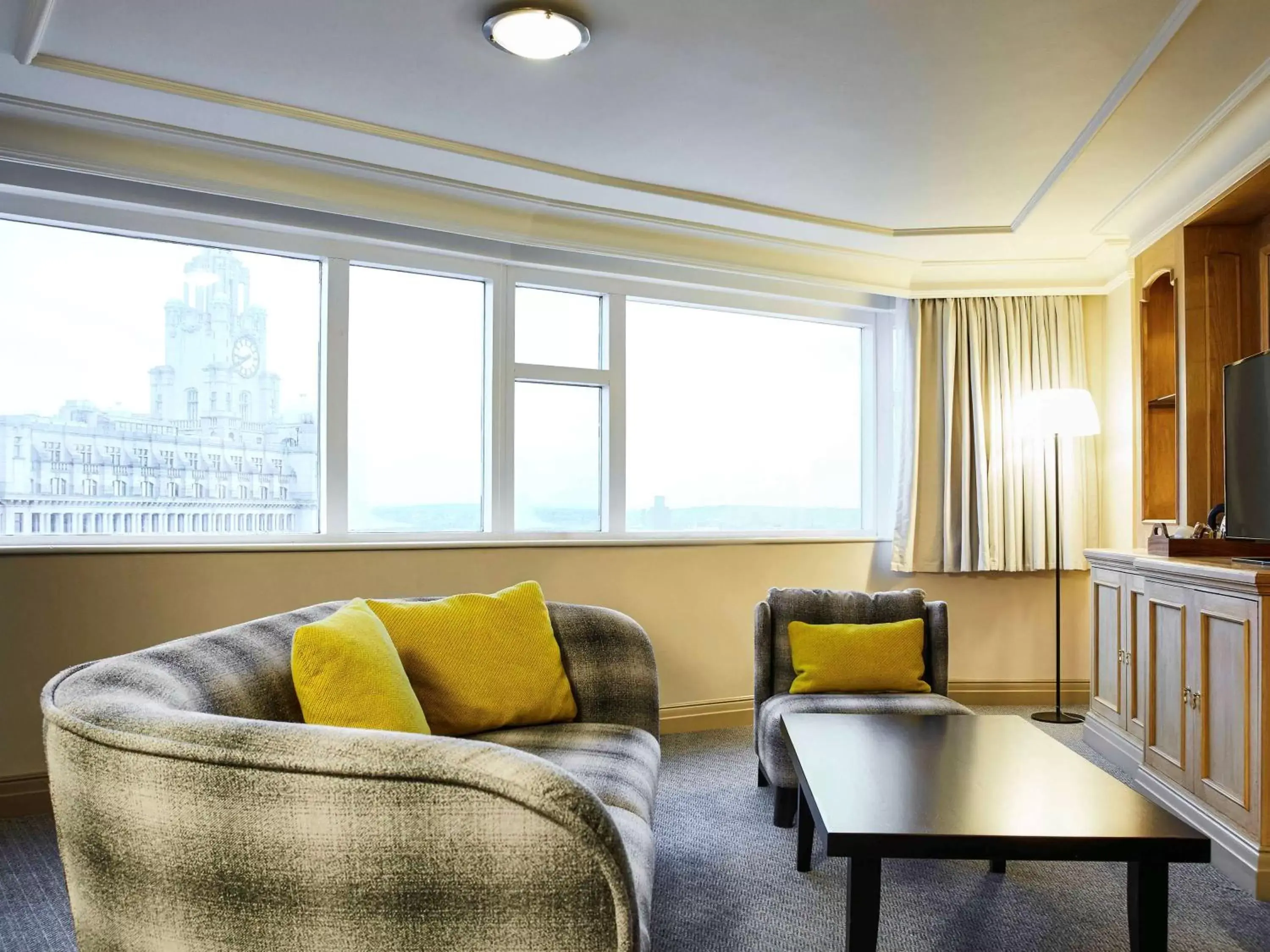 Bedroom, Seating Area in Mercure Liverpool Atlantic Tower Hotel