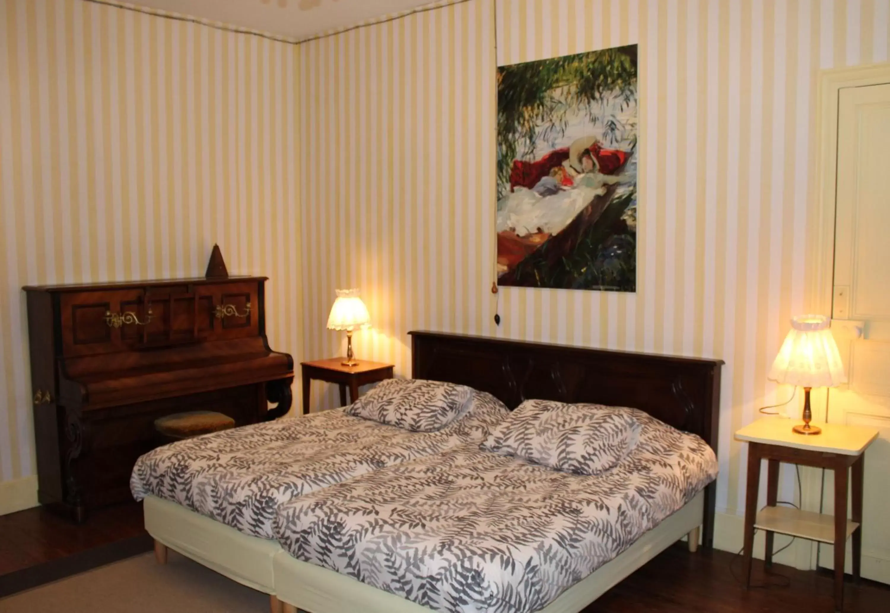 Bed in Chambres d'hôtes La Distillerie B&B