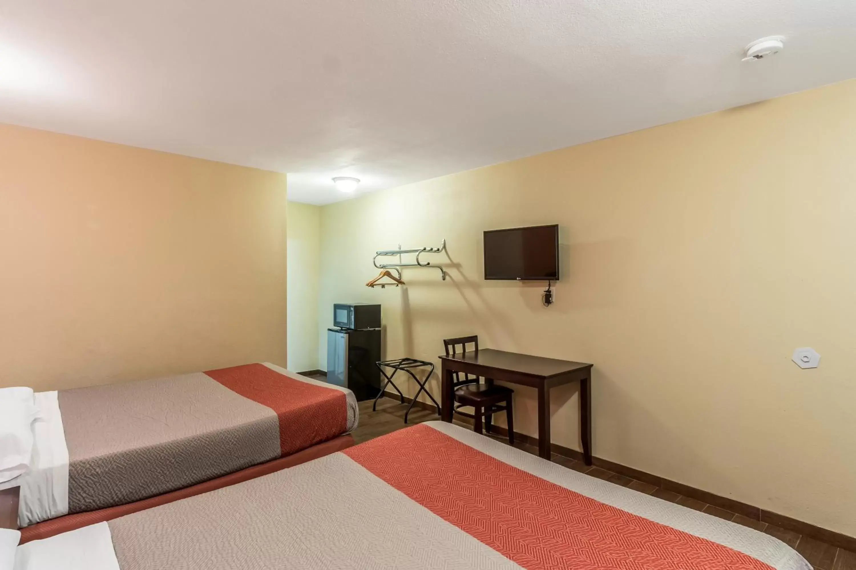 Bedroom, Bed in Motel 6-Blythe, CA - South