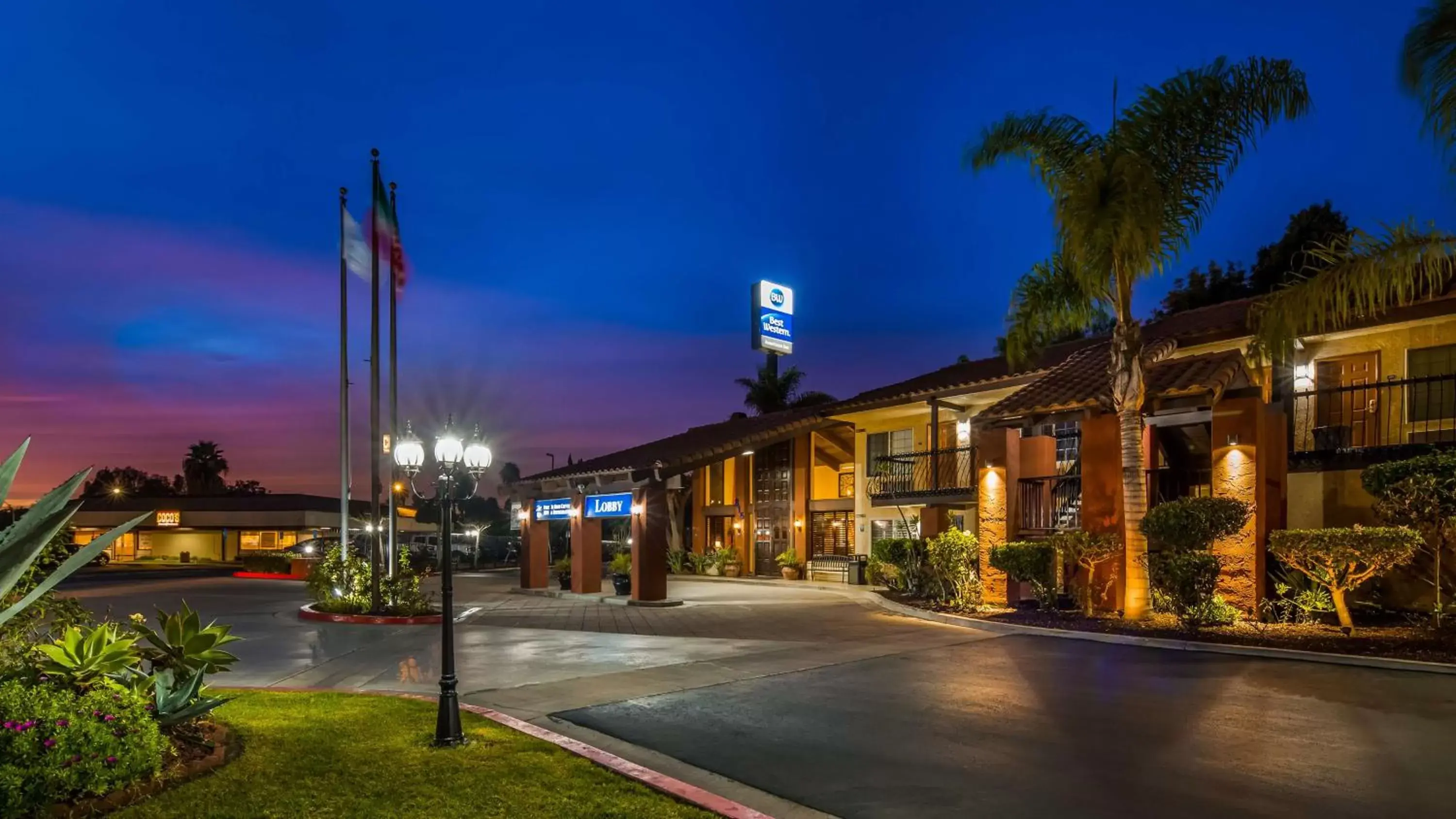 Property Building in Best Western Americana Inn