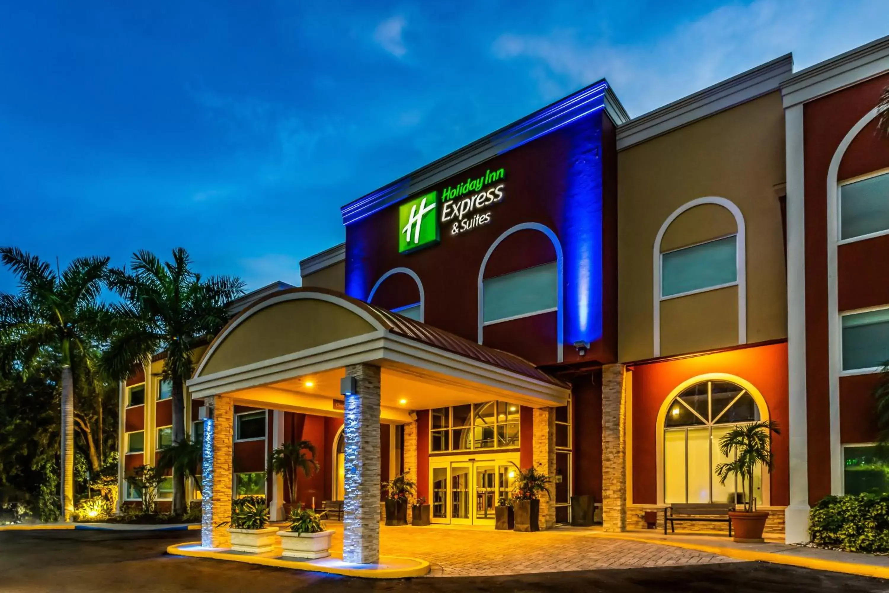 Property Building in Holiday Inn Express Hotel & Suites Bradenton West, an IHG Hotel