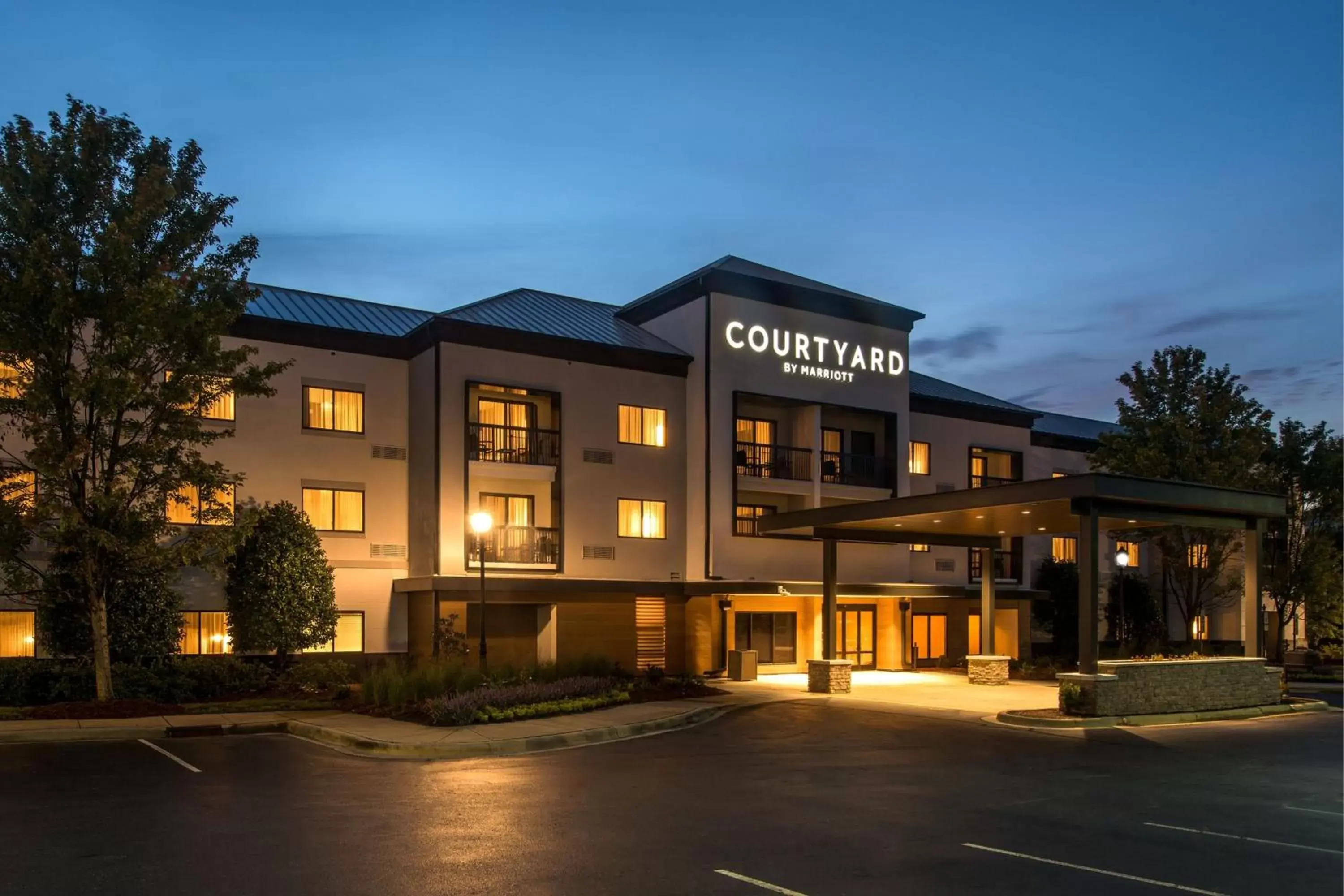 Property Building in Courtyard Charlotte Ballantyne-NEWLY RENOVATED