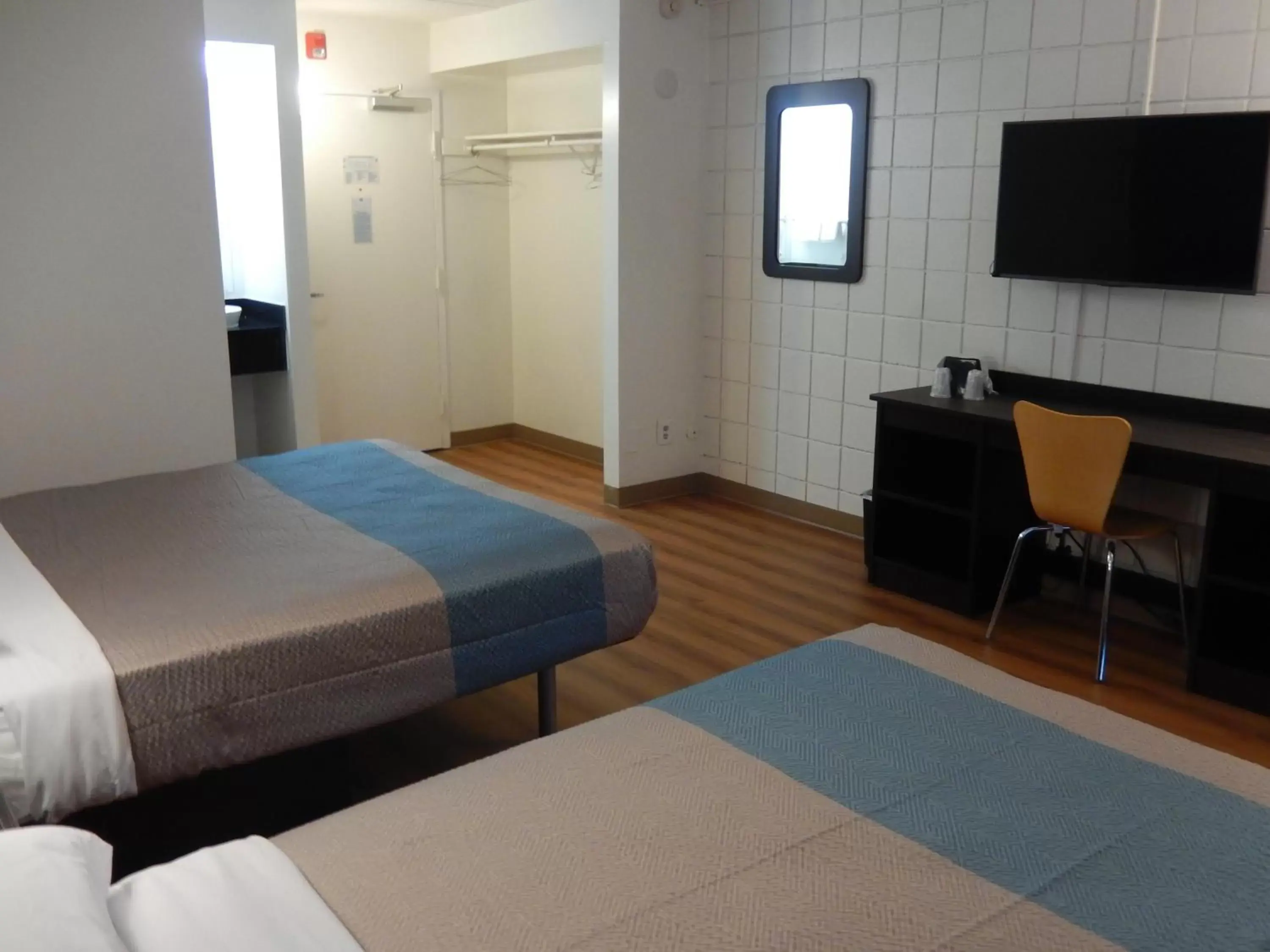 Photo of the whole room, Bed in Motel 6-Somers Point, NJ - Ocean City - Wild Wood Beach