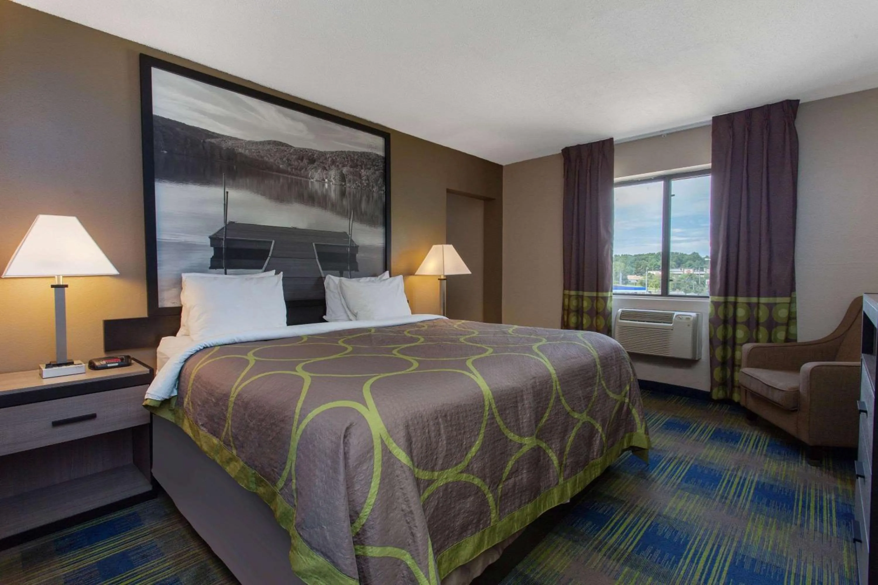 Photo of the whole room, Bed in Super 8 by Wyndham Cromwell/Middletown