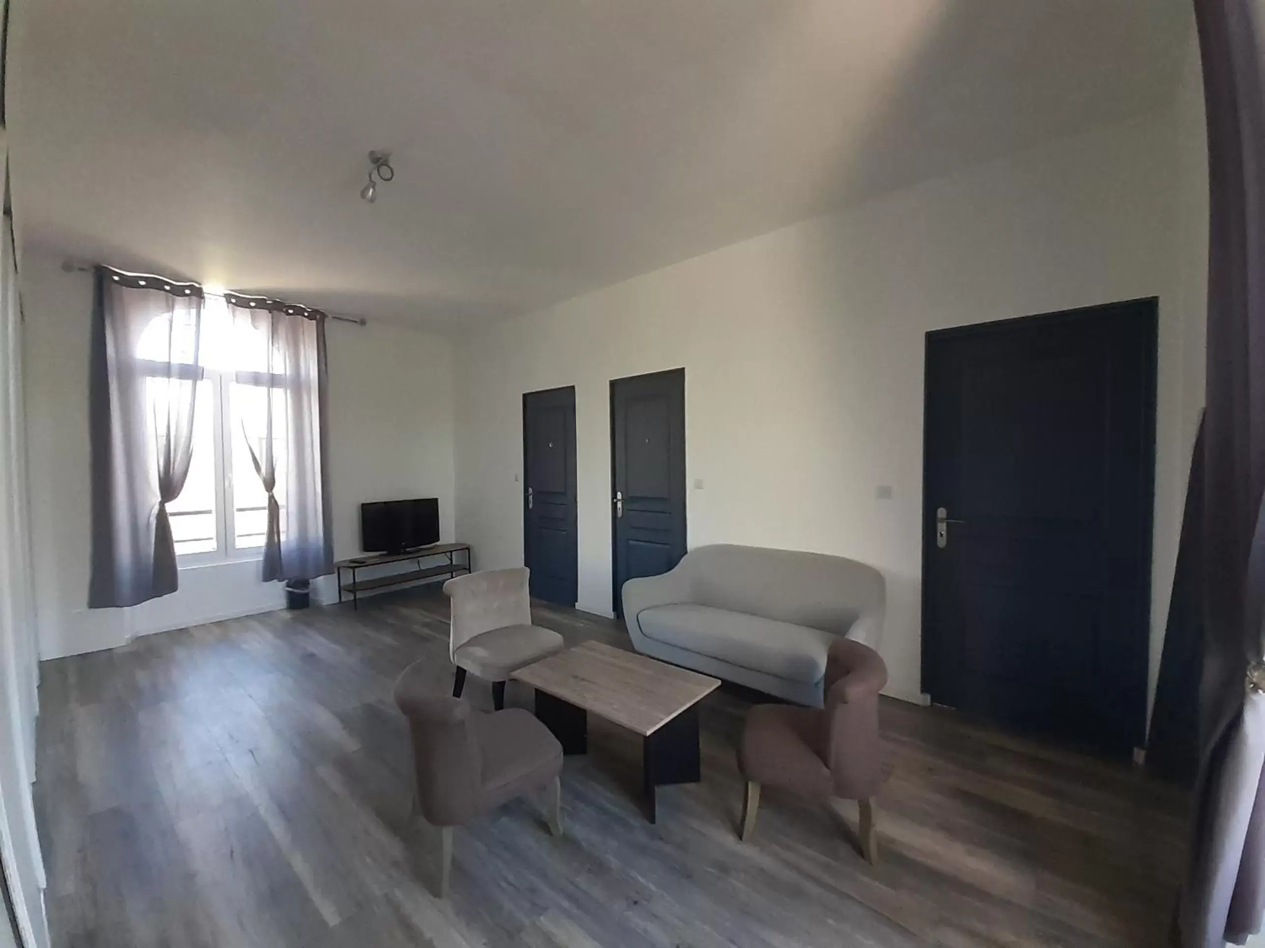 Living room, Seating Area in CHAMBRES D'HOTES DANS DOMAINE DE CHARME A EPERNAY