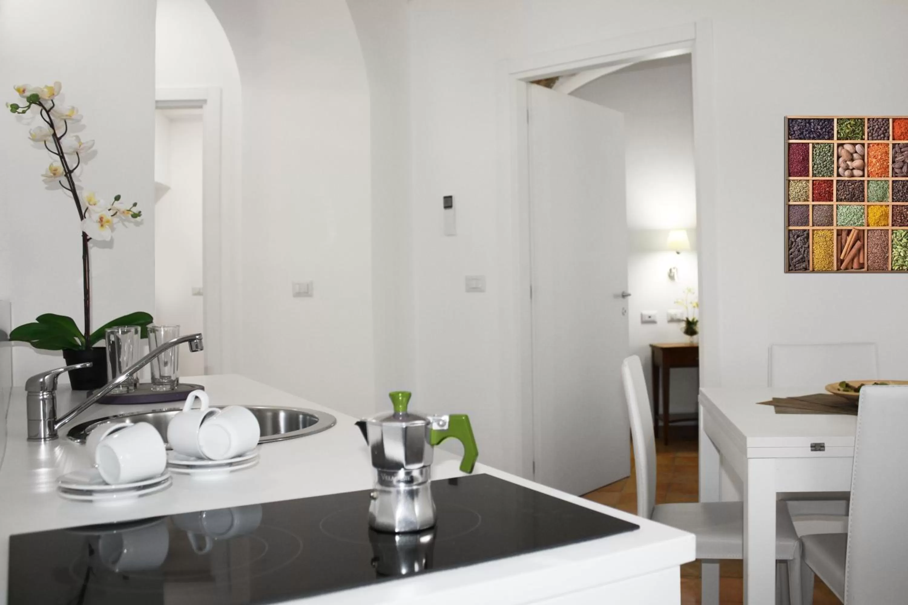 Coffee/tea facilities in Roma Resort Colosseum