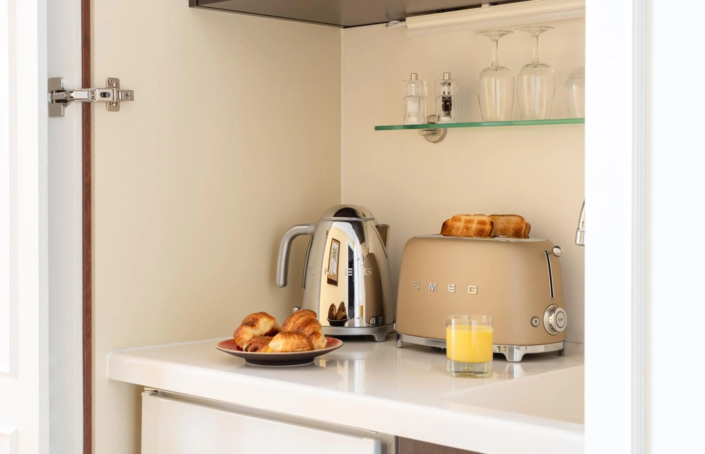 Kitchen or kitchenette in Kipling Manotel