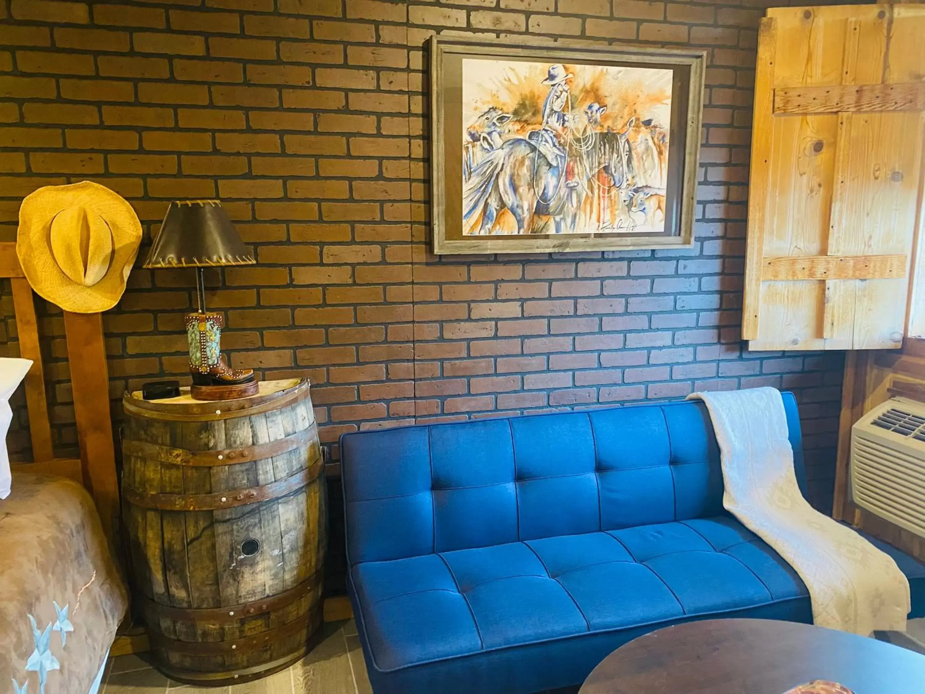 Living room, Seating Area in The Big Texan Motel