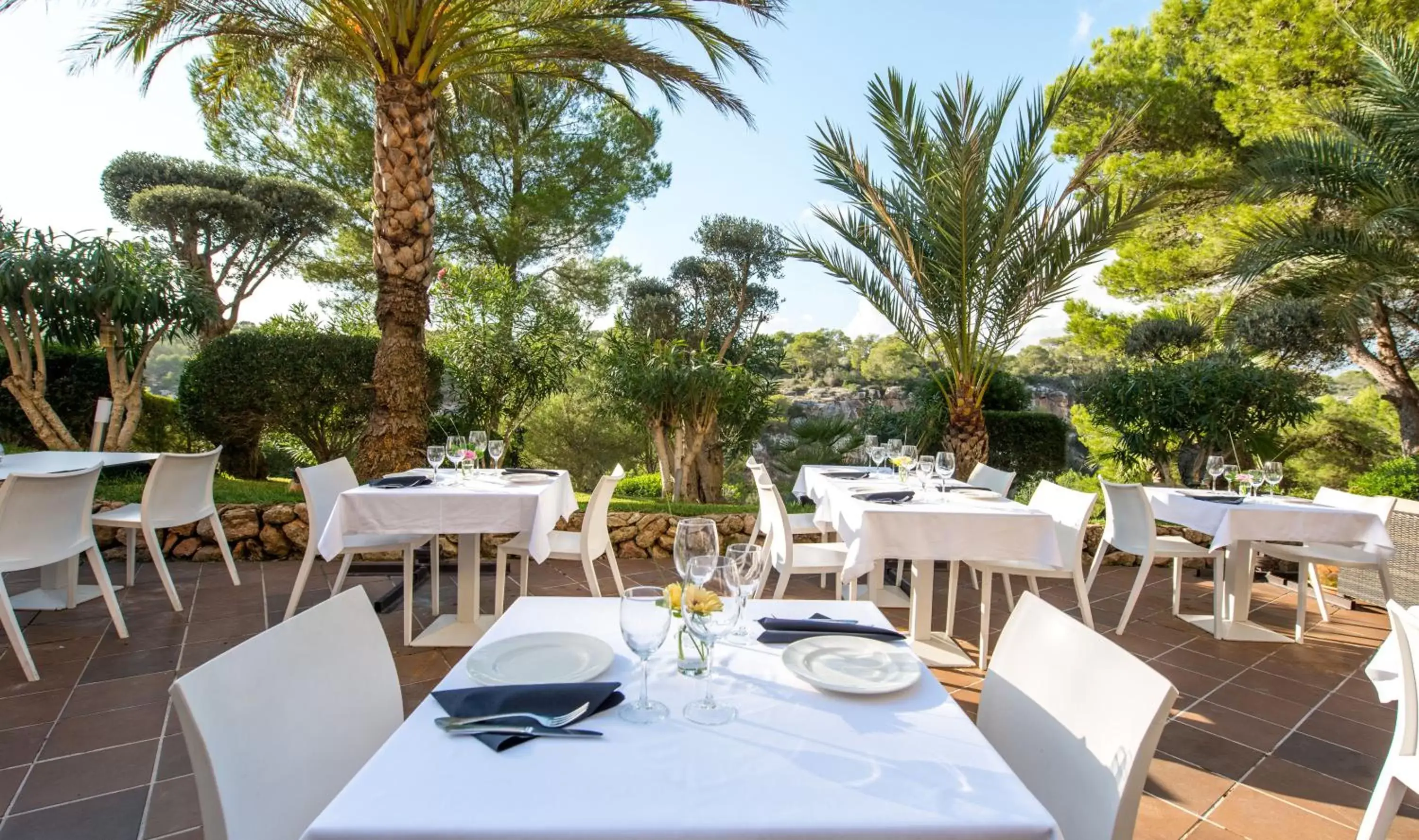 Restaurant/Places to Eat in Aparthotel Ona Cala Pi Club