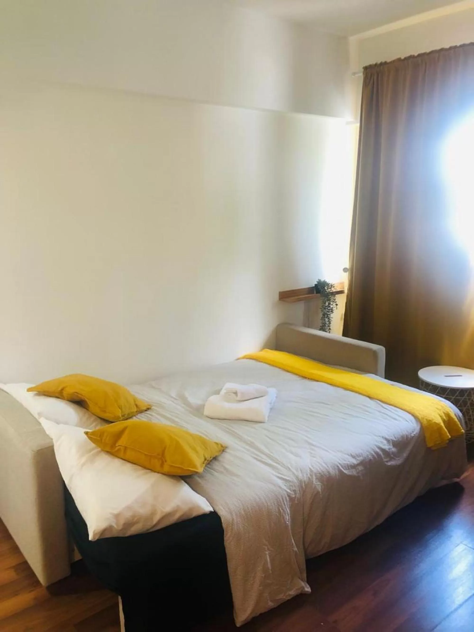 Bed in Faubourg Ste Cath