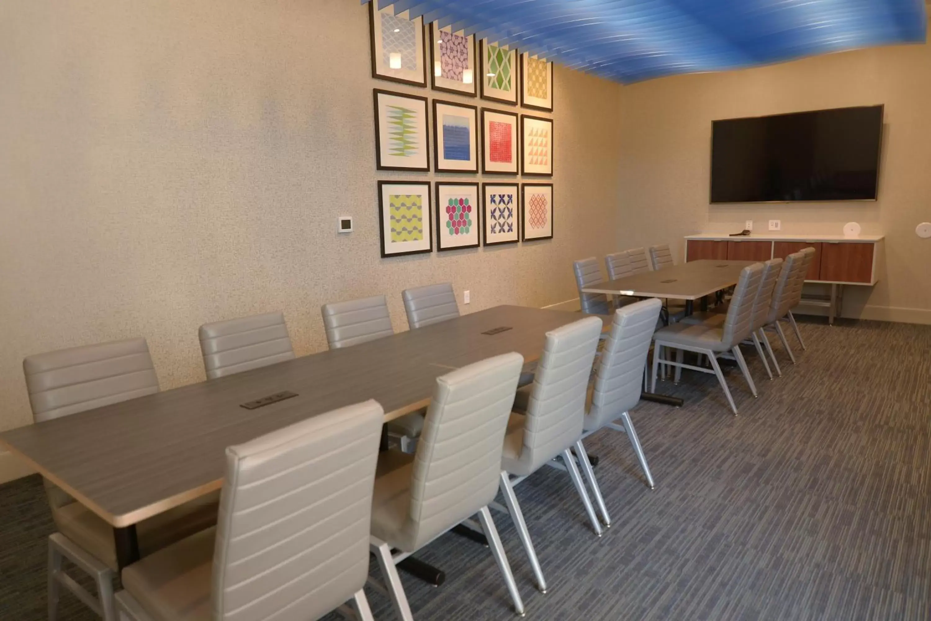 Meeting/conference room, Dining Area in Holiday Inn Express & Suites Onalaska - La Crosse Area, an IHG Hotel