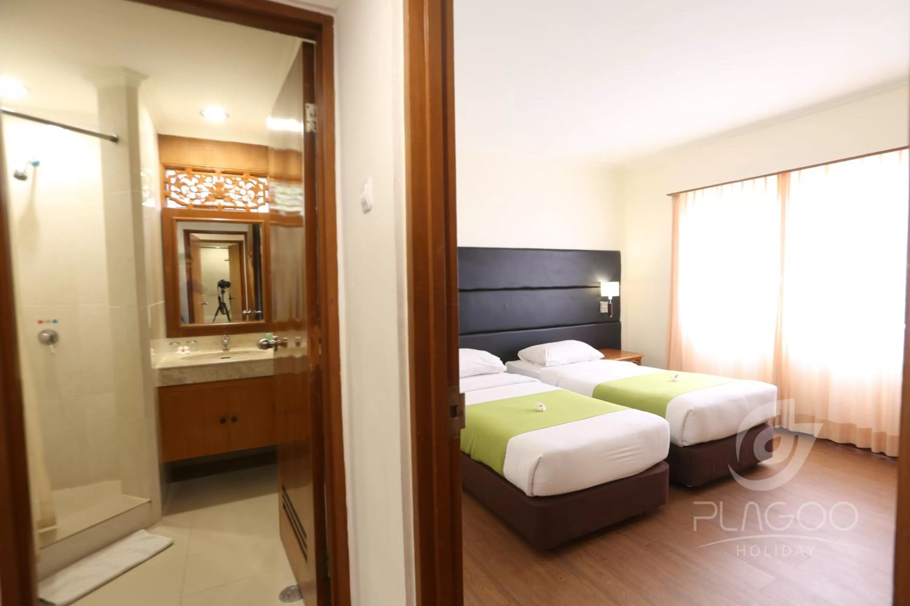 Shower, Bed in Plagoo Holiday Hotel