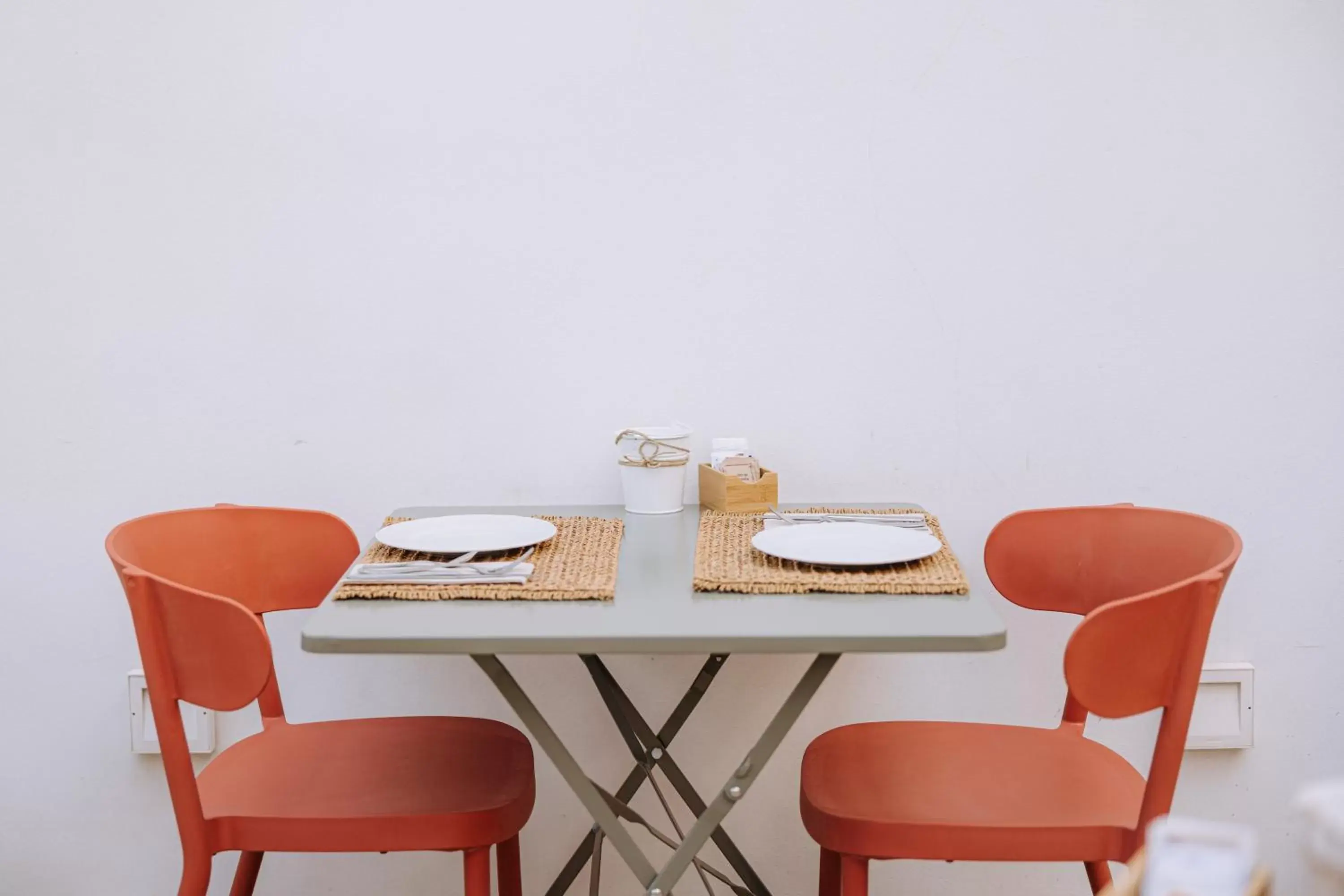 Dining Area in Suite1212 - Pirrelli