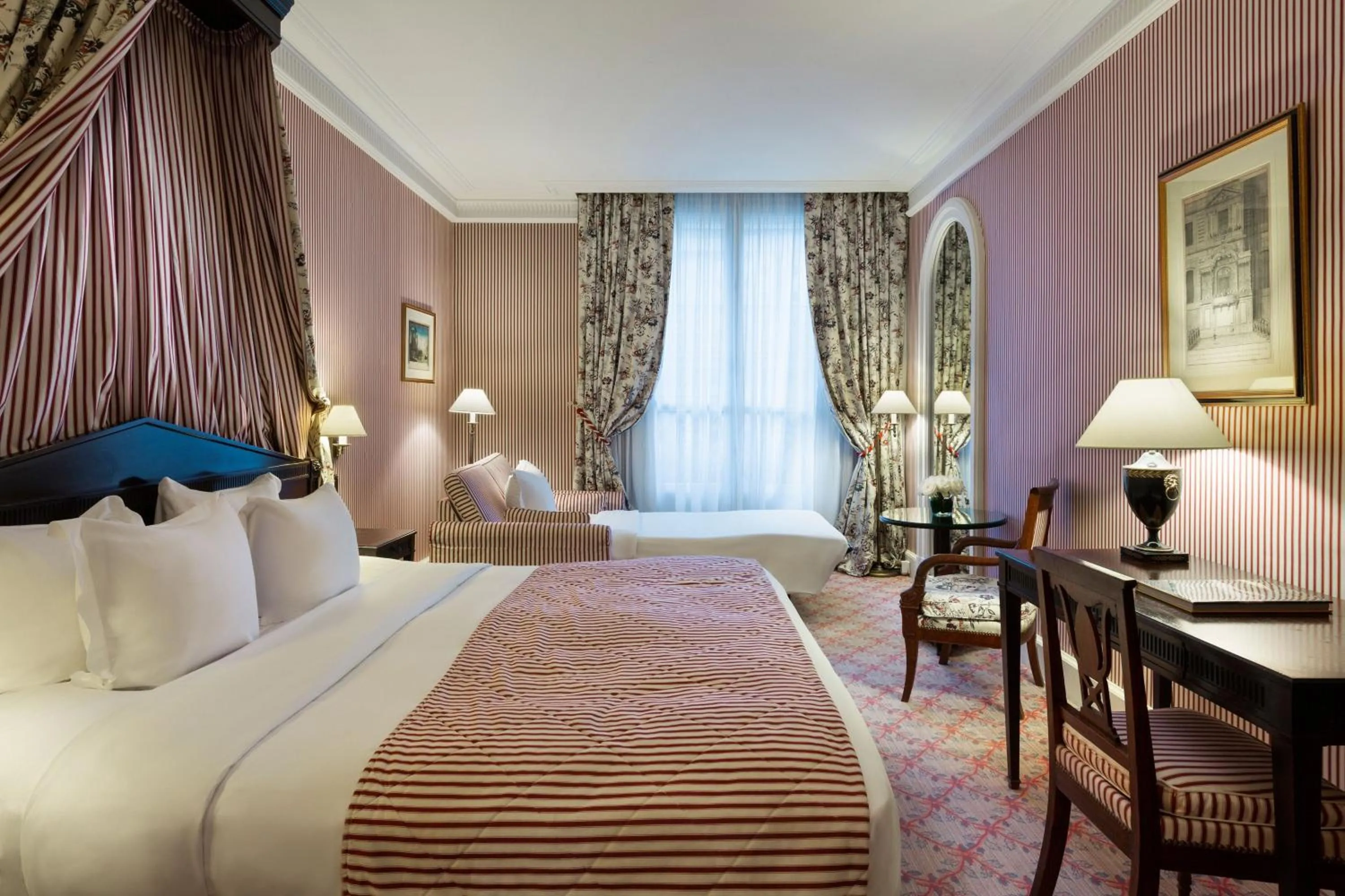 Photo of the whole room, Bed in Le Dokhan's Paris Arc de Triomphe, a Tribute Portfolio Hotel