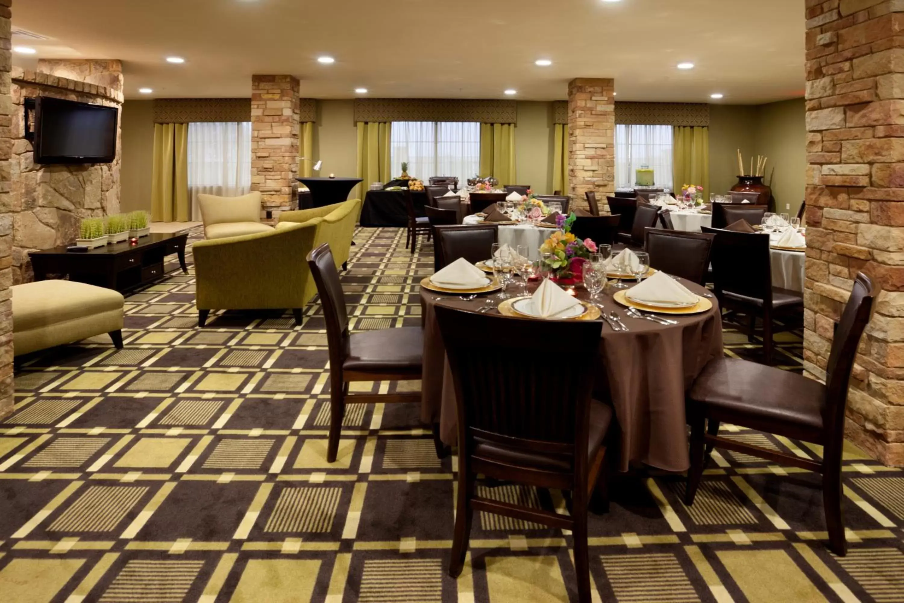 Meeting/conference room, Restaurant/Places to Eat in Holiday Inn Express Marble Falls, an IHG Hotel