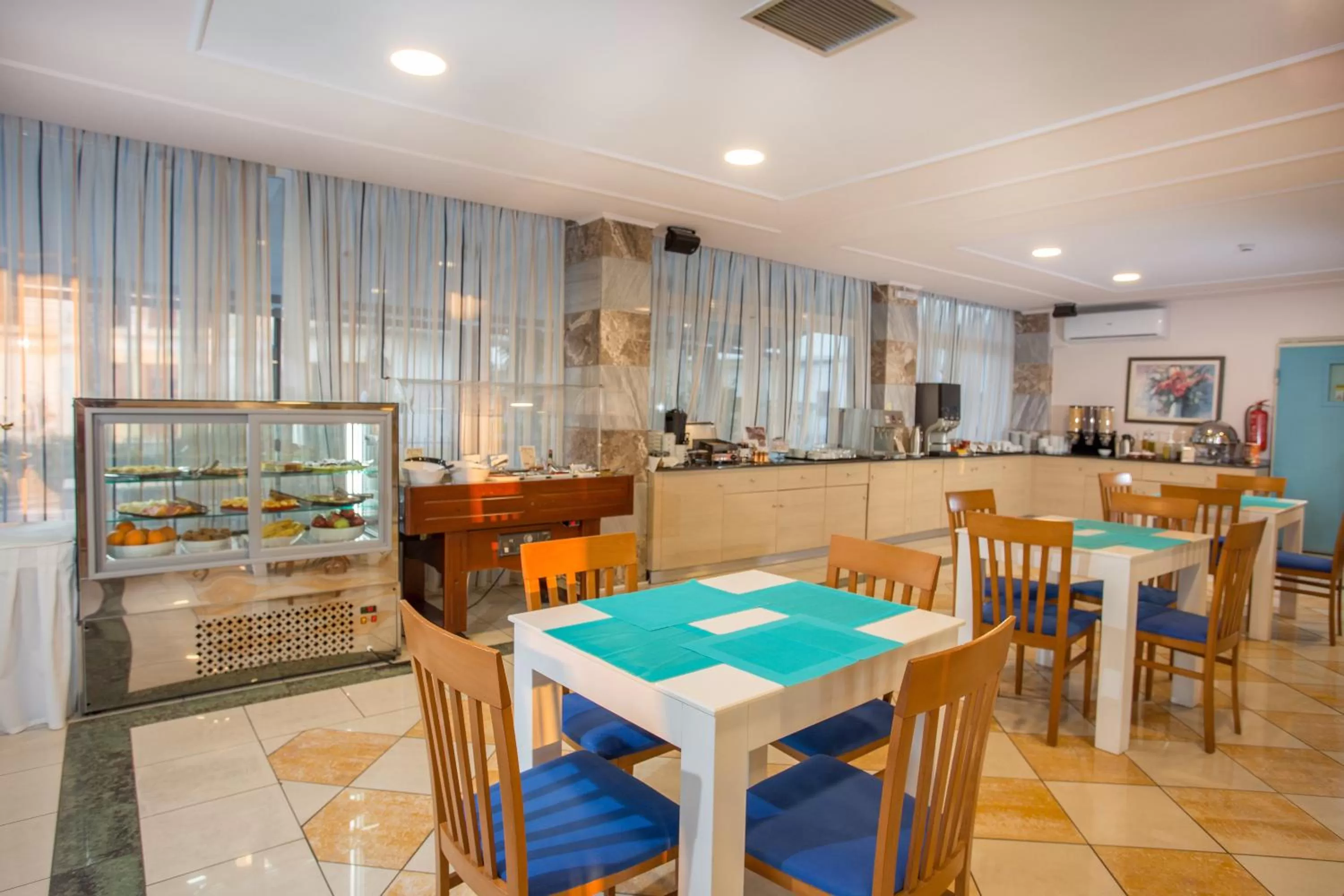 Restaurant/places to eat in Kosta Palace