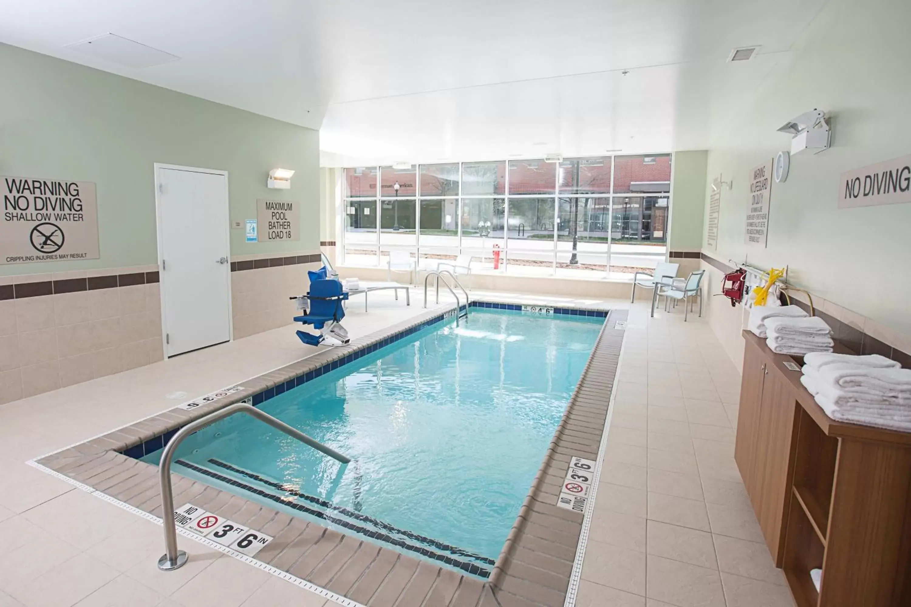 Swimming Pool in SpringHill Suites by Marriott Bloomington