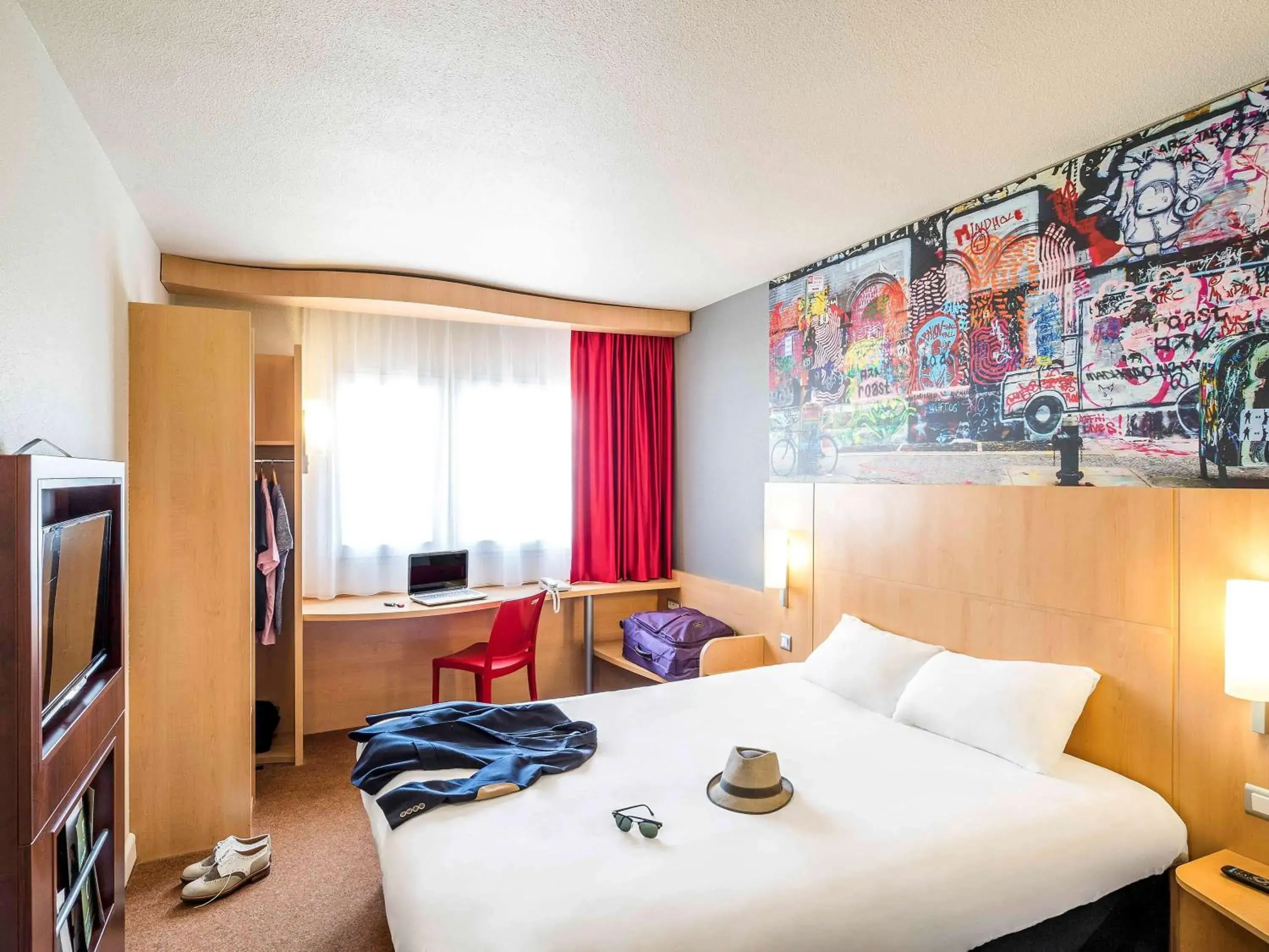 Photo of the whole room in ibis Marne La Vallée Val d'Europe
