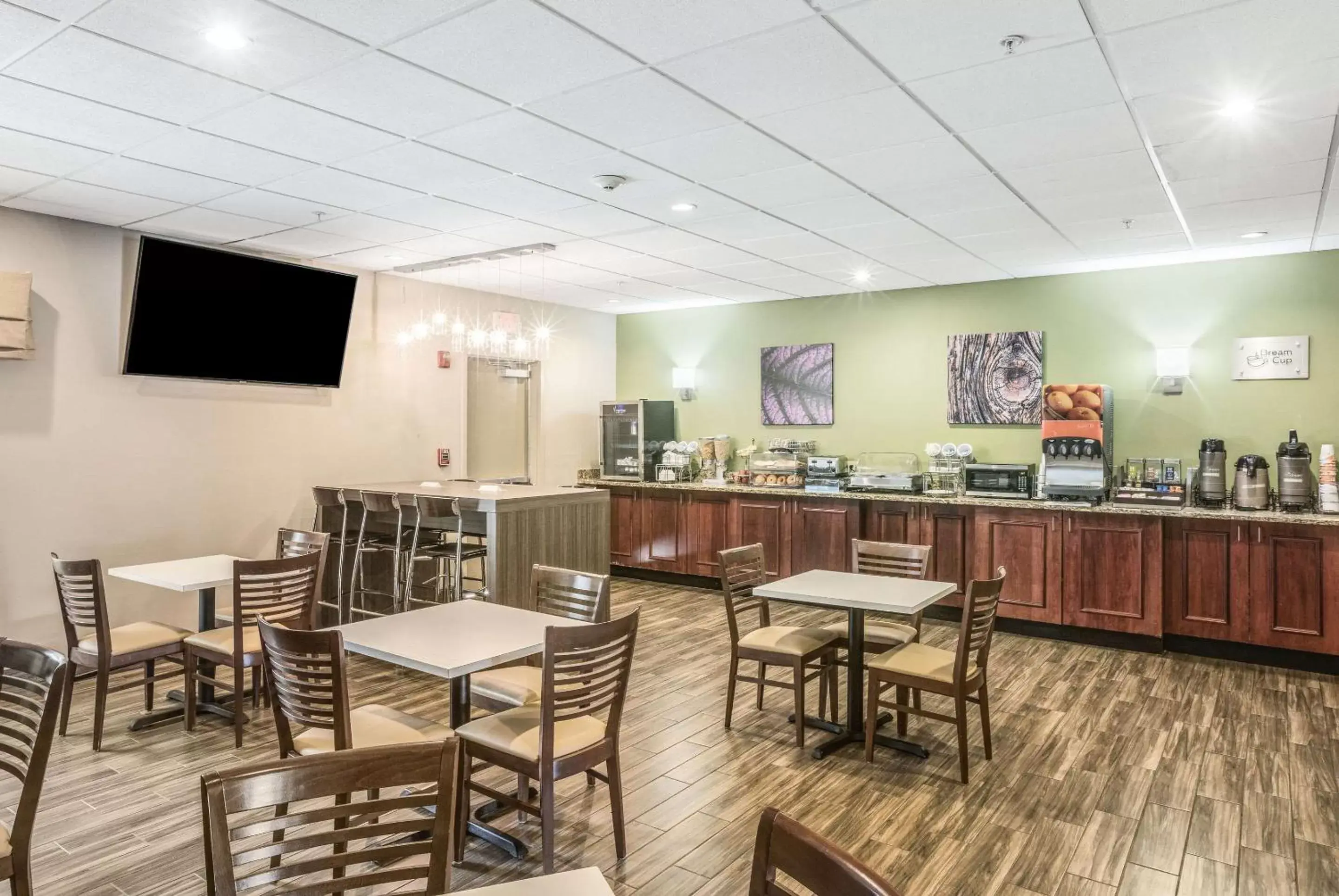 Restaurant/Places to Eat in Sleep Inn & Suites Hiram