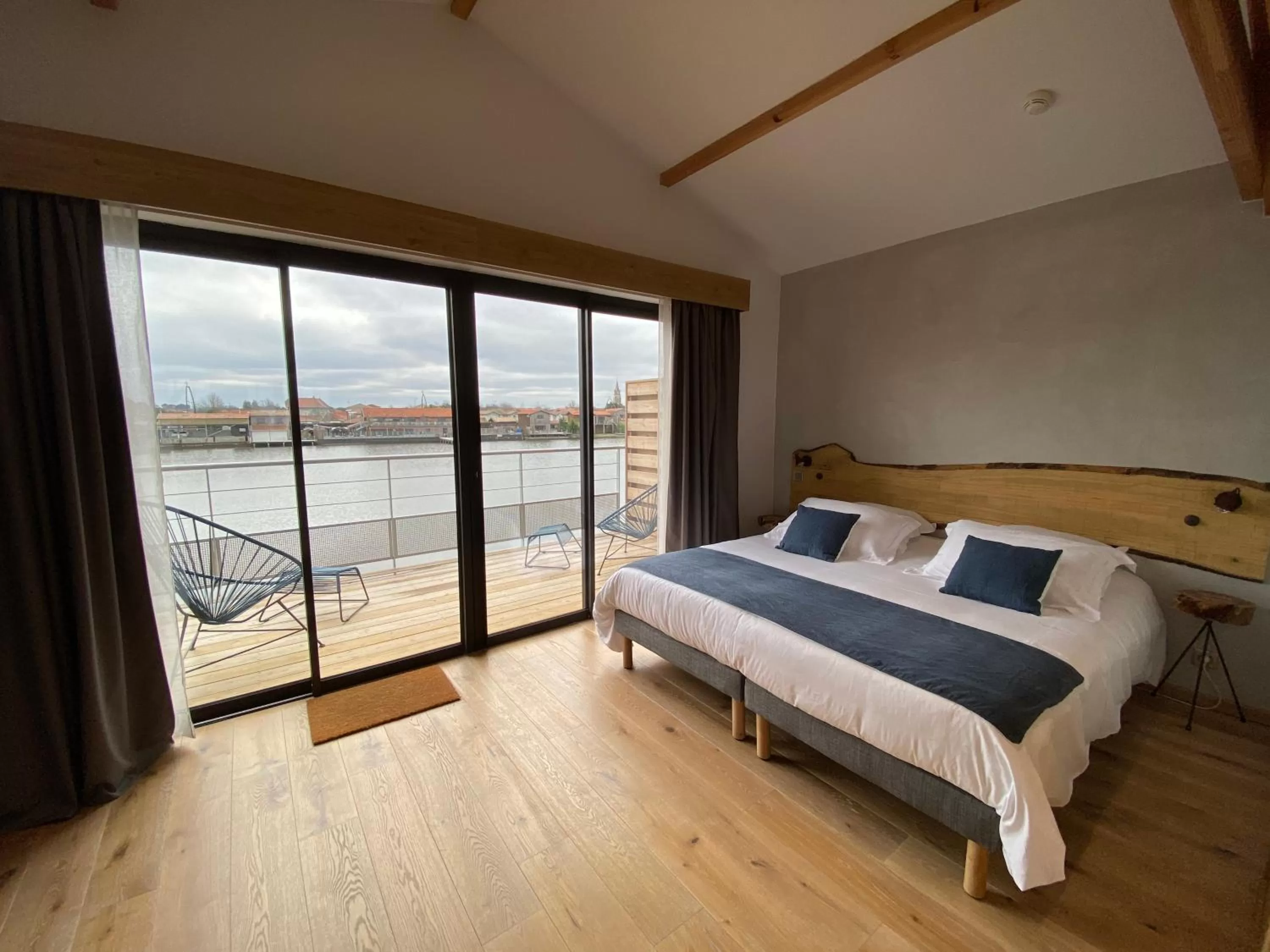 Bed in LES 12 DE LARROS