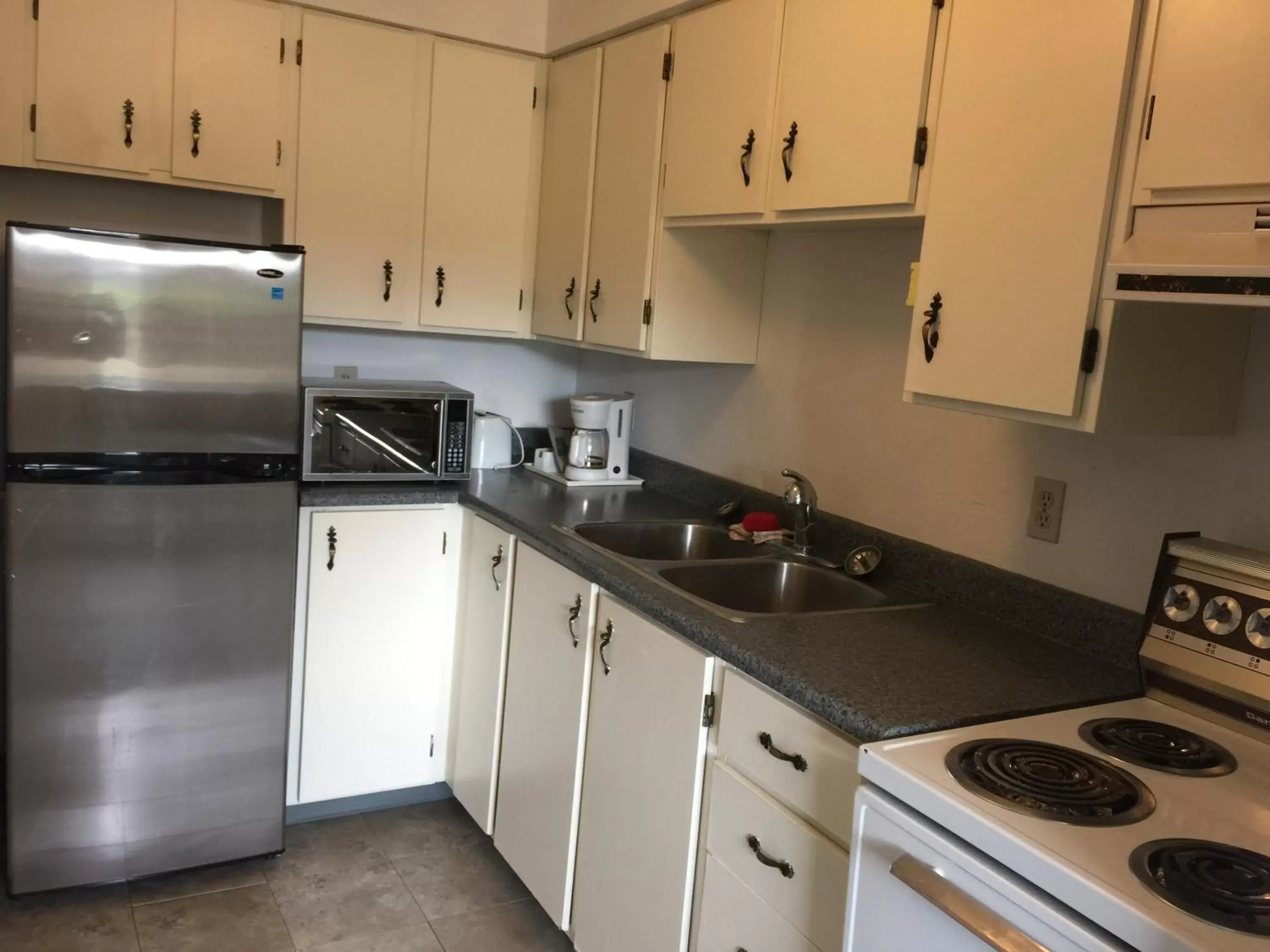 Kitchen or kitchenette, Kitchen/Kitchenette in DC Lodge