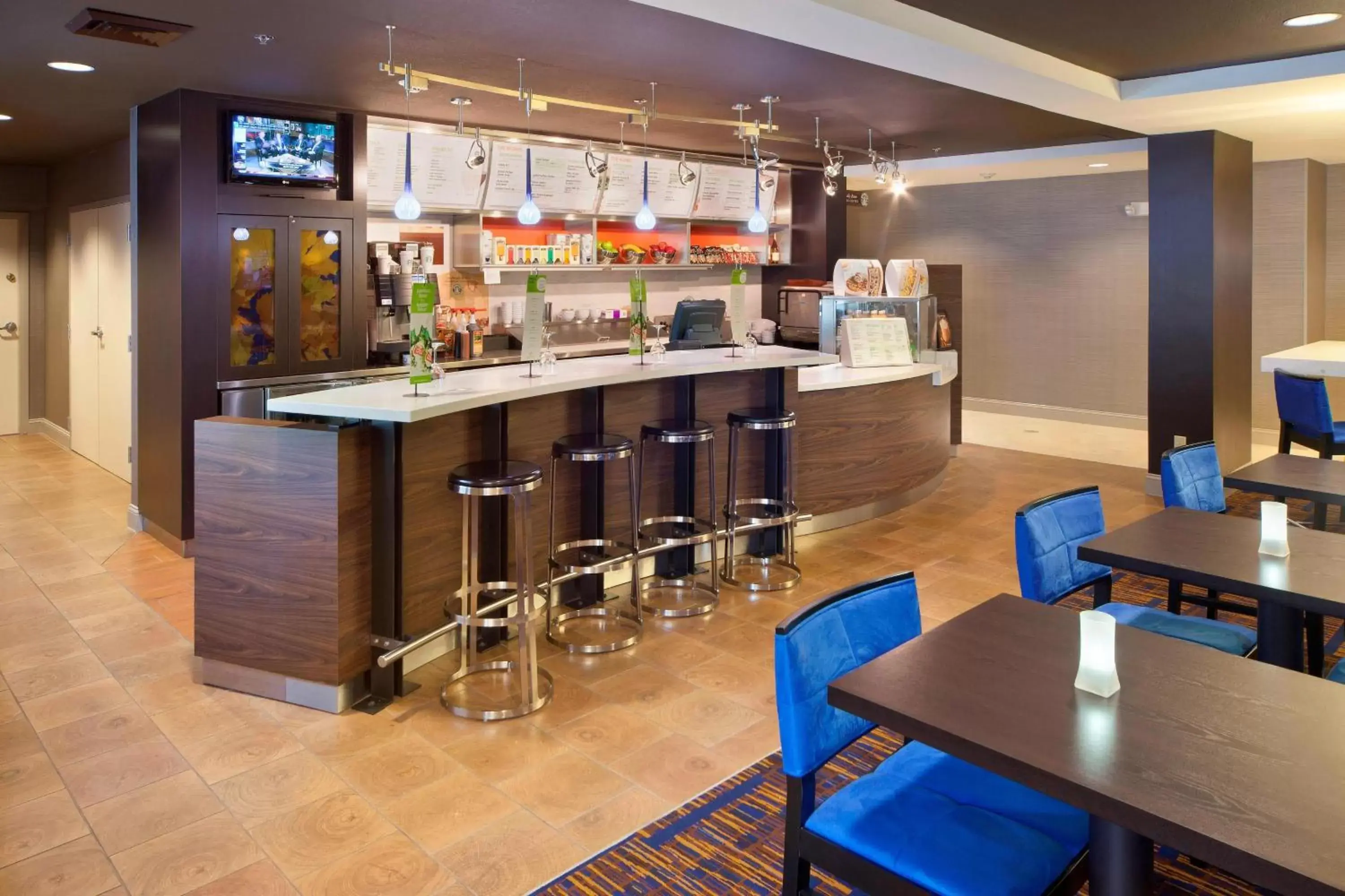 Restaurant/places to eat, Lounge/Bar in Courtyard by Marriott Orlando East/UCF Area