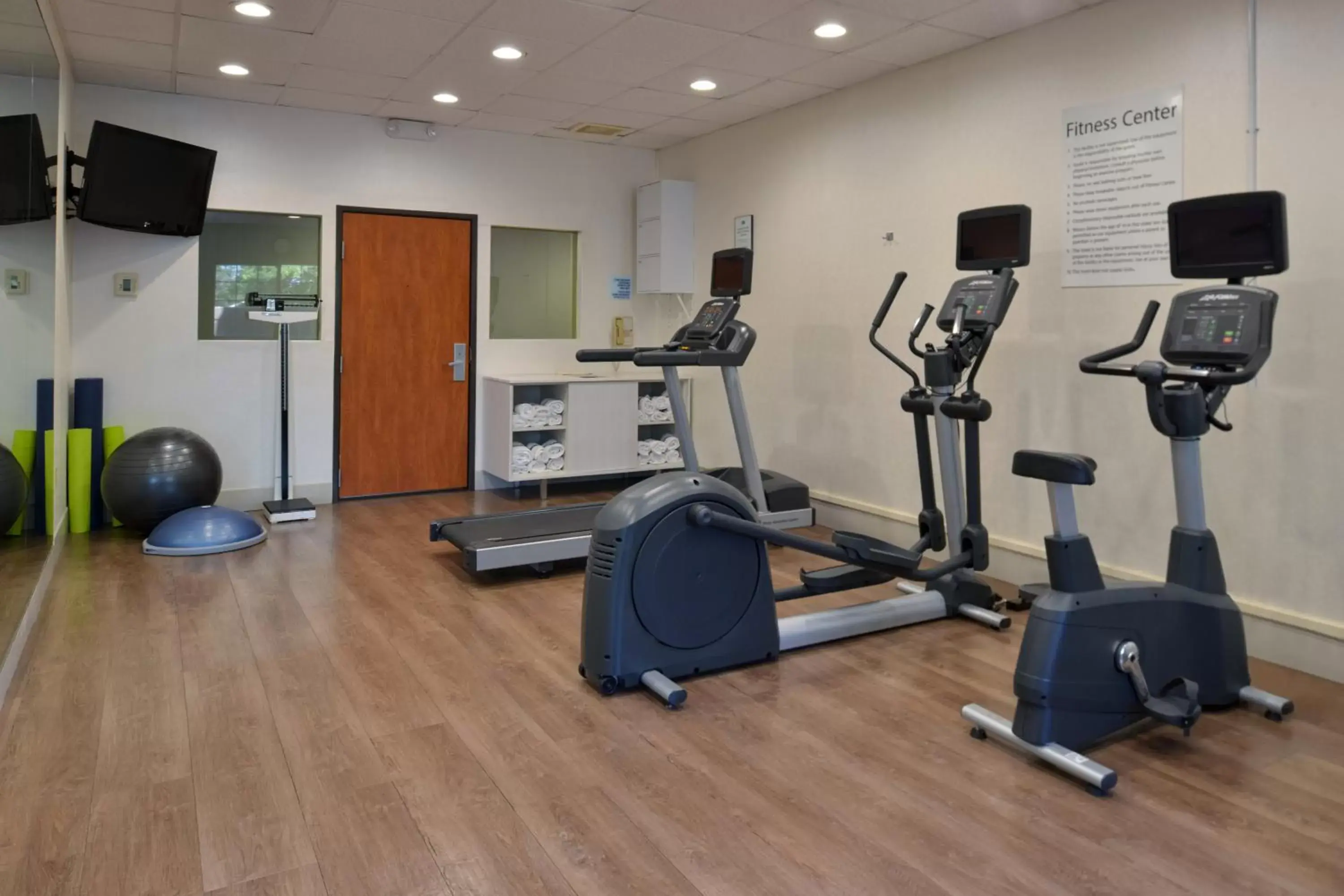 Fitness centre/facilities, Fitness Center/Facilities in Holiday Inn Express Madera, an IHG Hotel