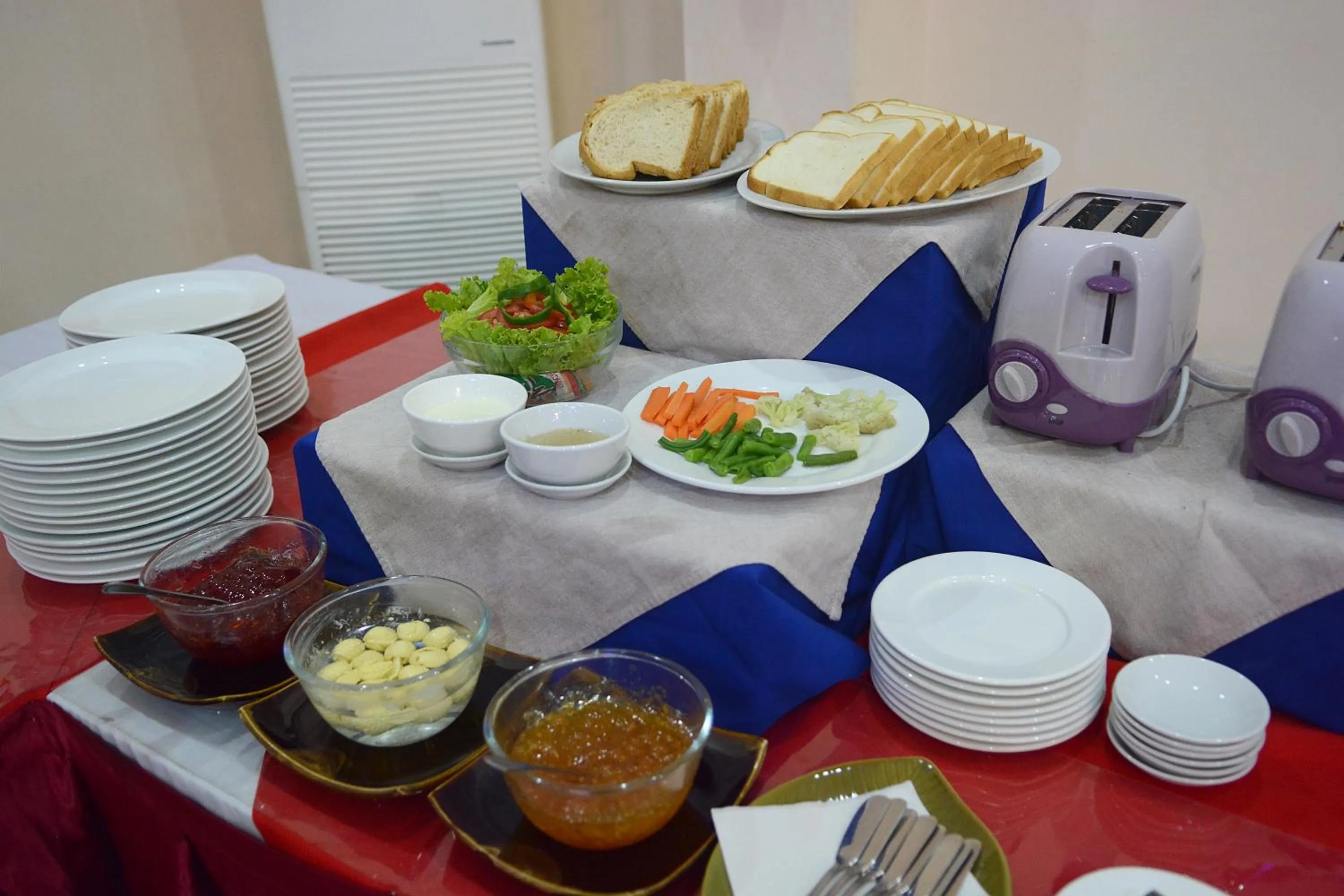 Buffet breakfast in Hotel Sidney