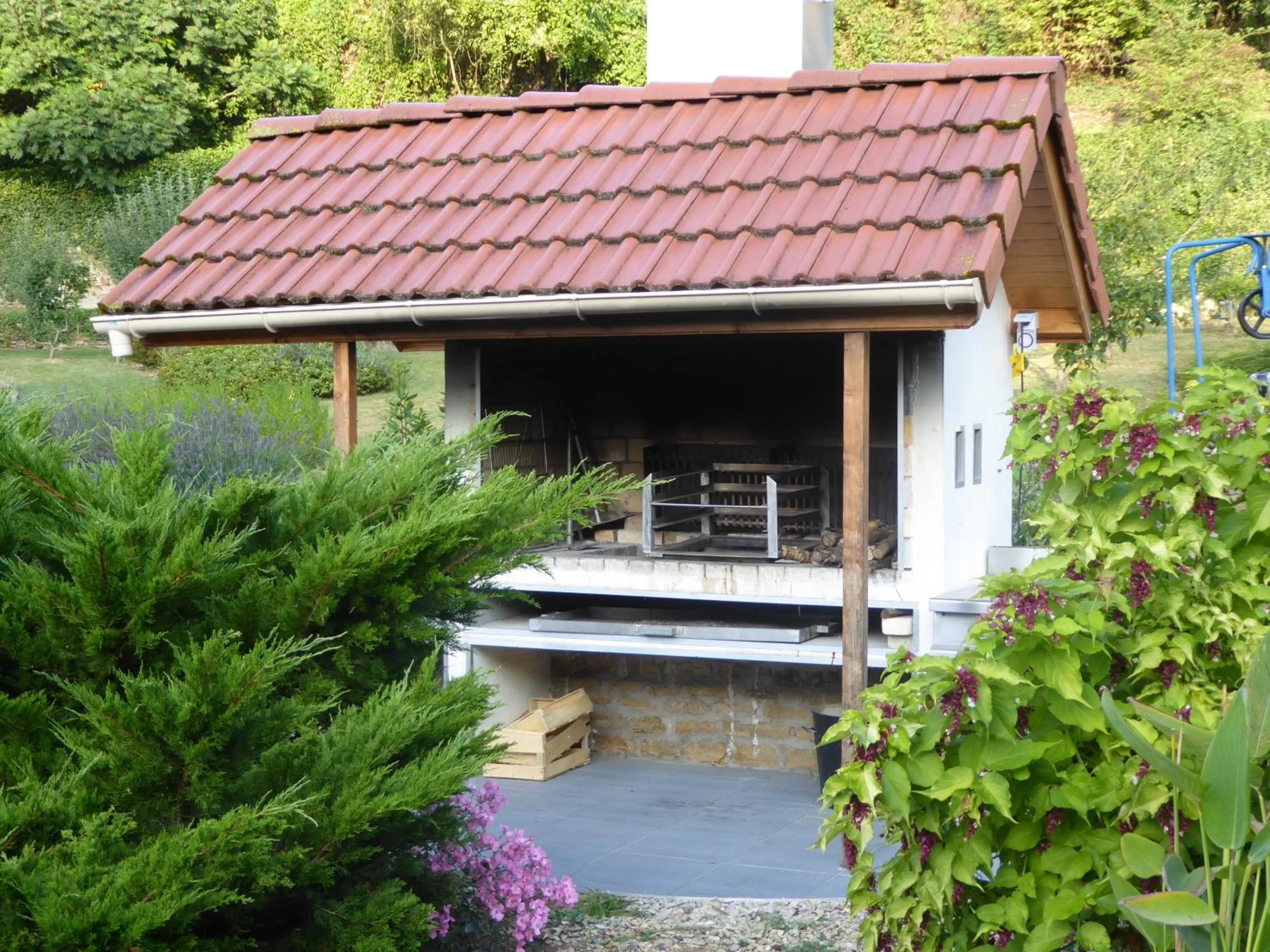 Garden in Hôtel Aster Restaurant Aux Arcades