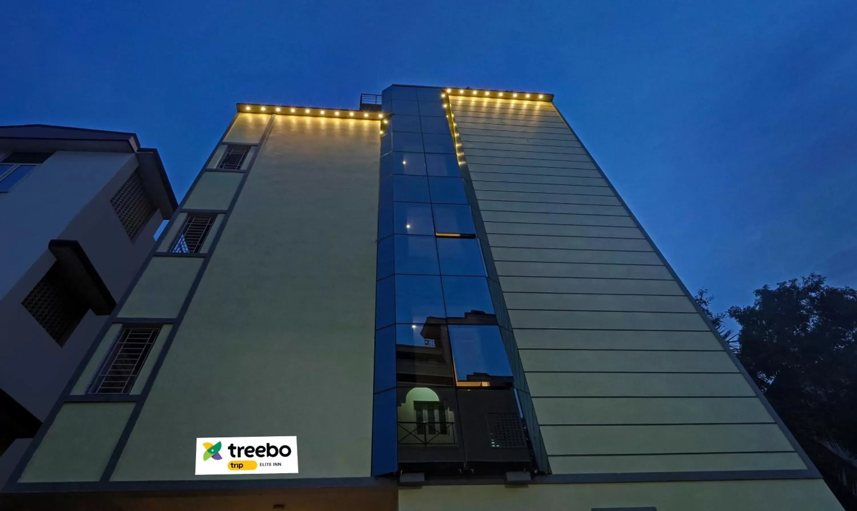 Property building in Itsy Hotels Elite Inn Property building in Itsy Hotels Elite Inn