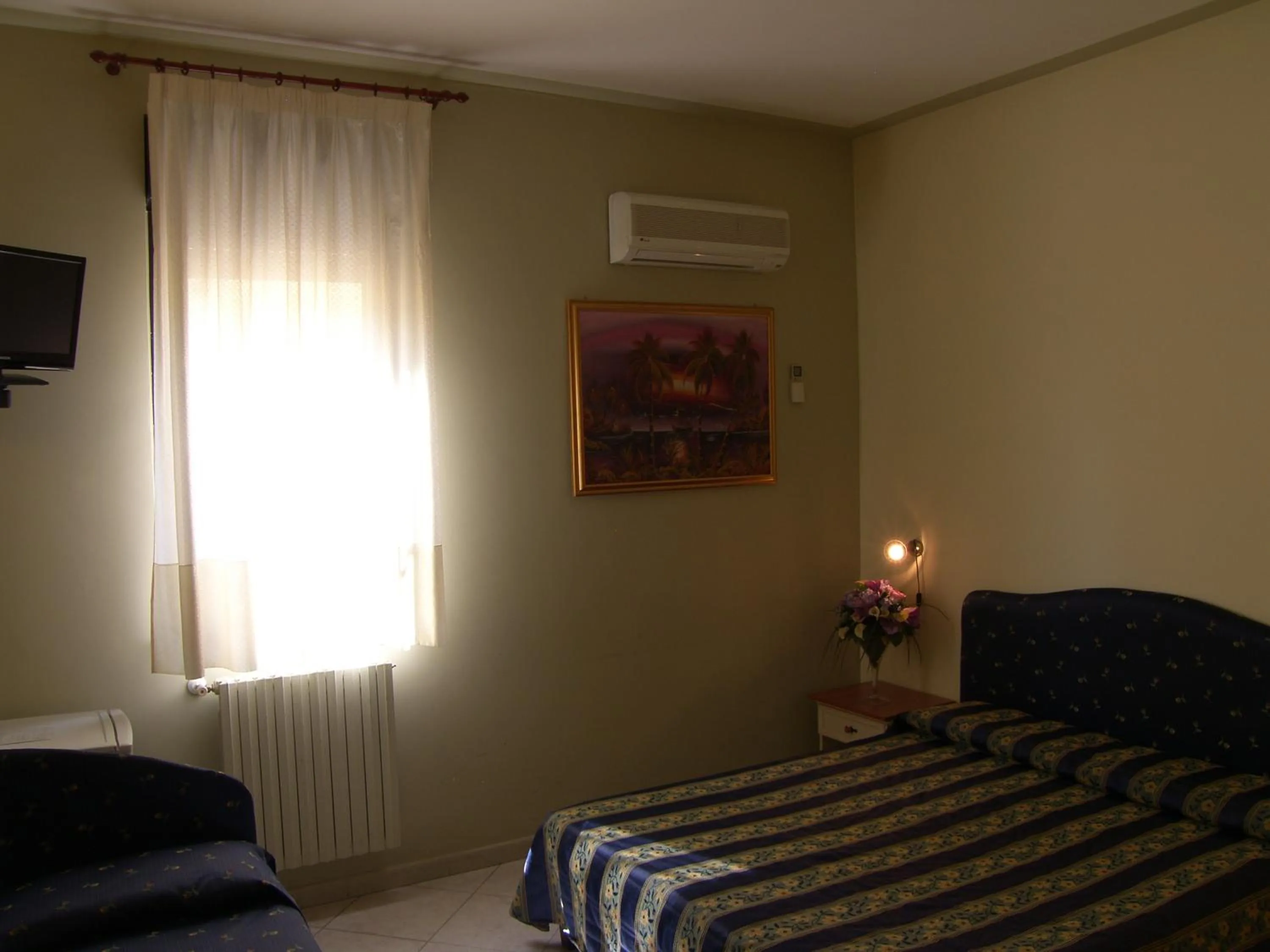 Day, Bed in Hotel Genius