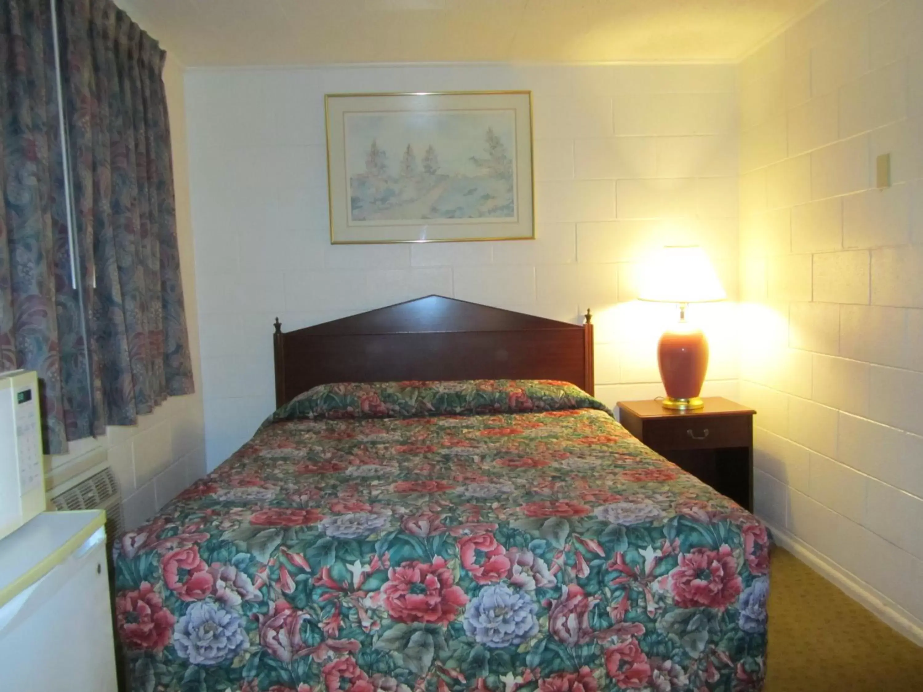 Bed in Relax Inn - Cottage Grove