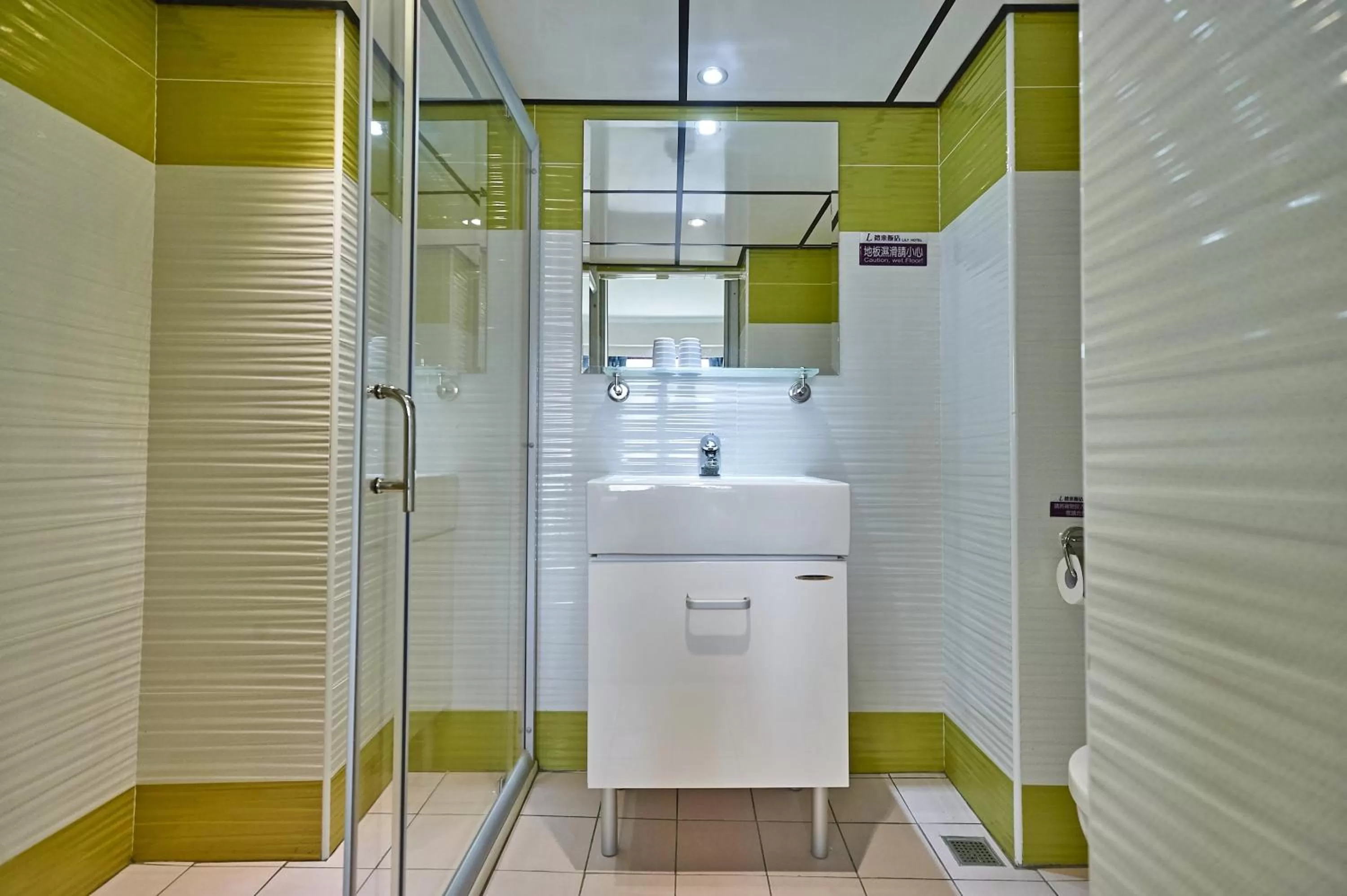 Bathroom in Lily Hotel