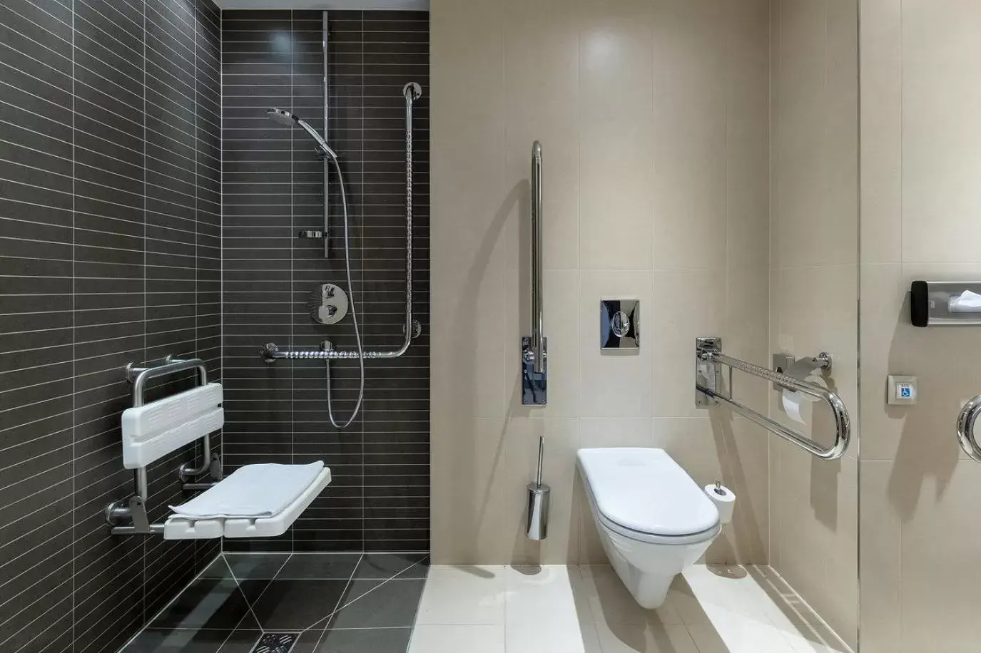 Bathroom in Vienna House by Wyndham Andel's Cracow