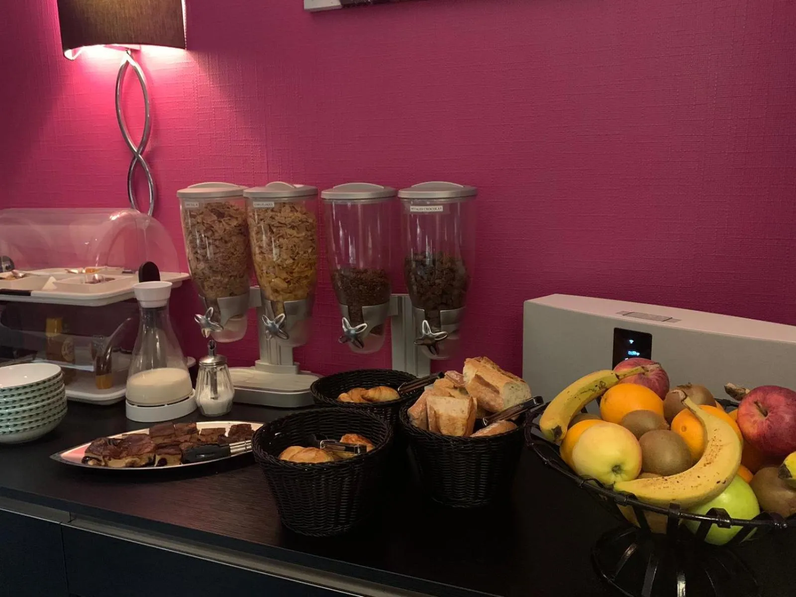 Breakfast in Hôtel Le Rohan Charme et Caractère