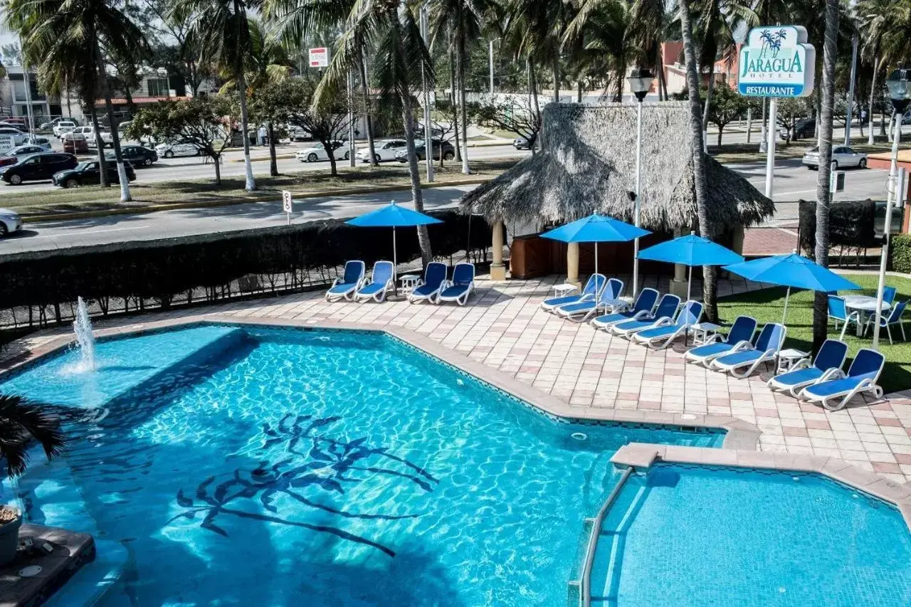 Guests, Swimming Pool in Hotel Jaragua