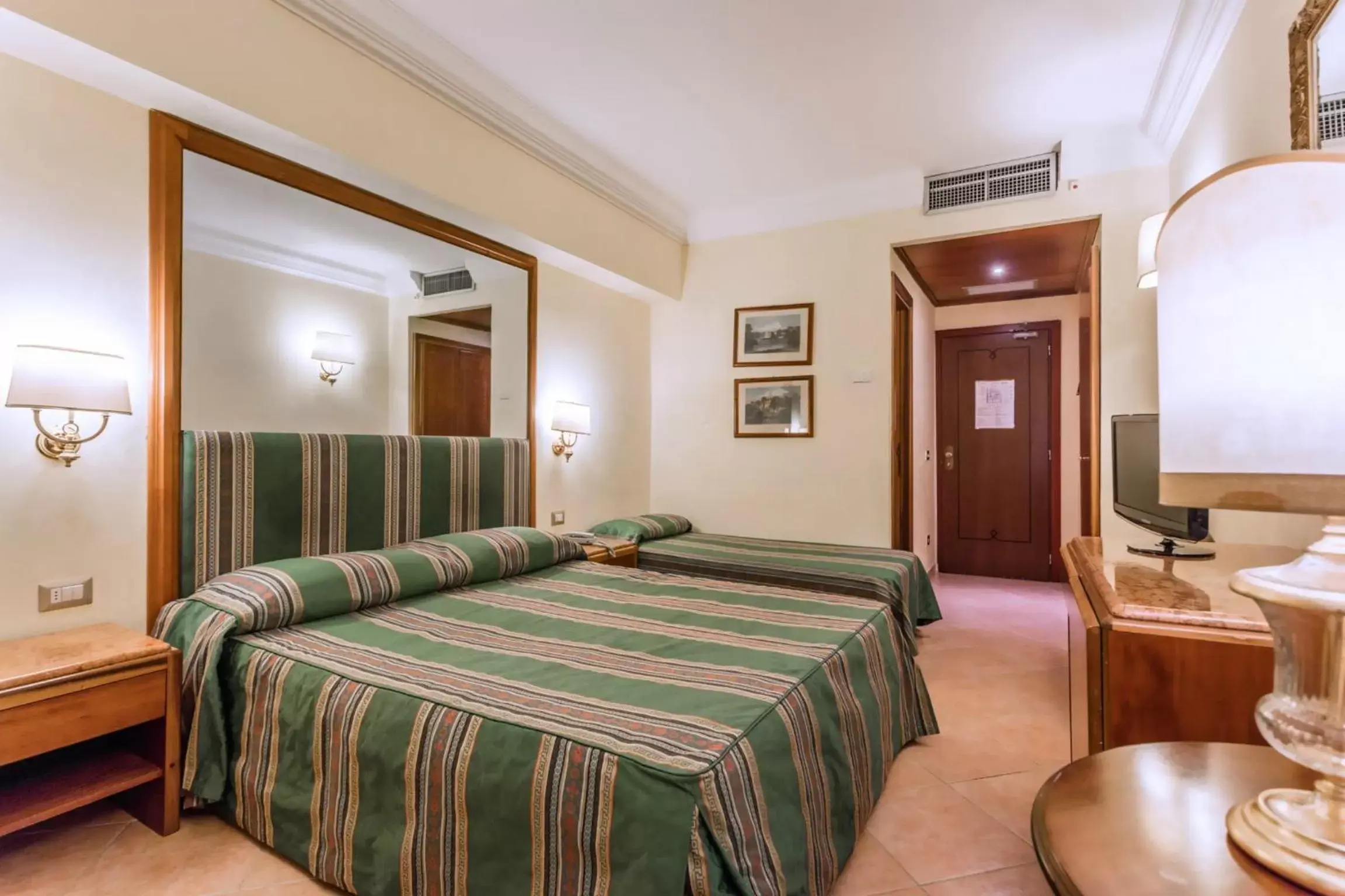 Photo of the whole room, Bed in Raeli Hotel Archimede