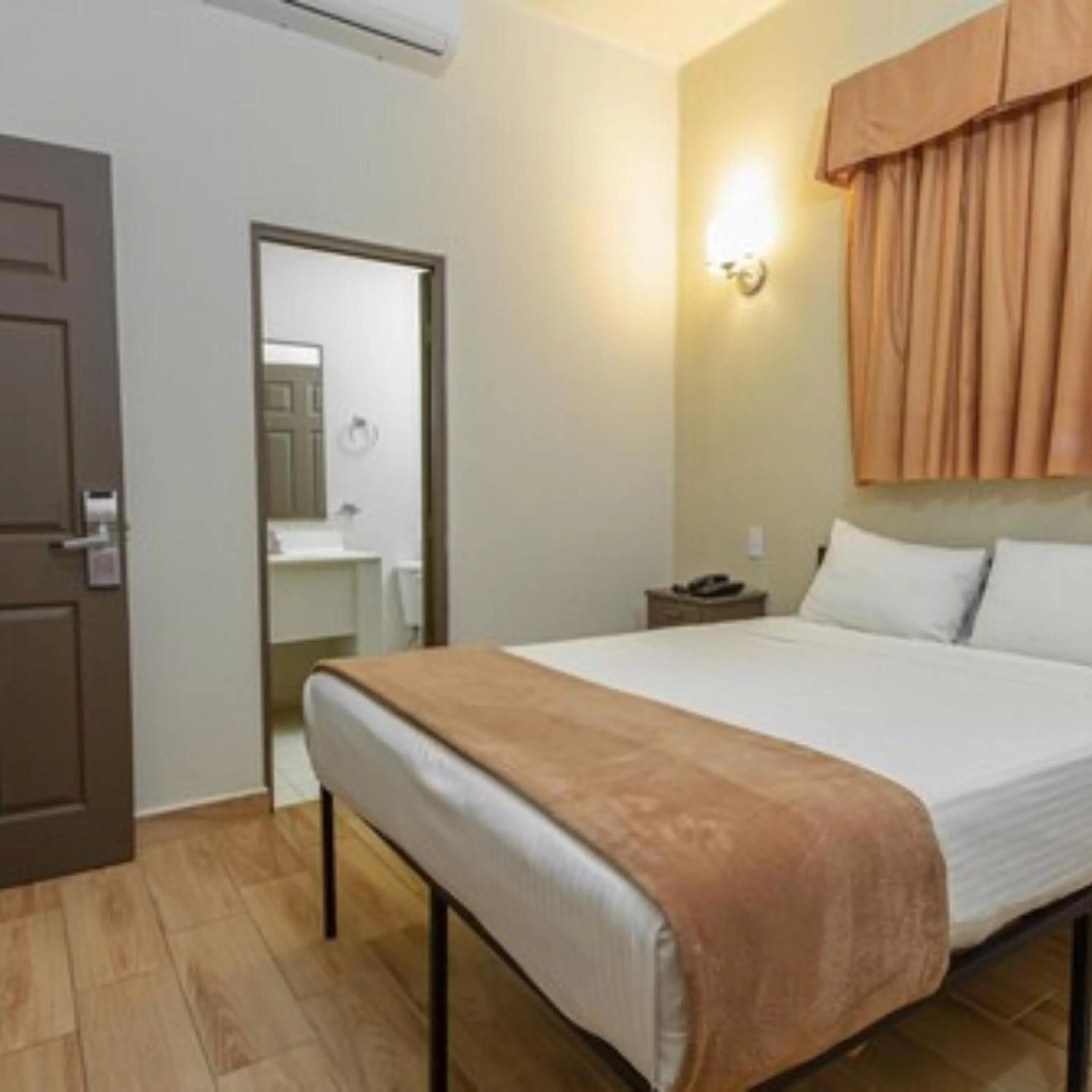 Bedroom, Bed in Hotel Plaza del Arco Express