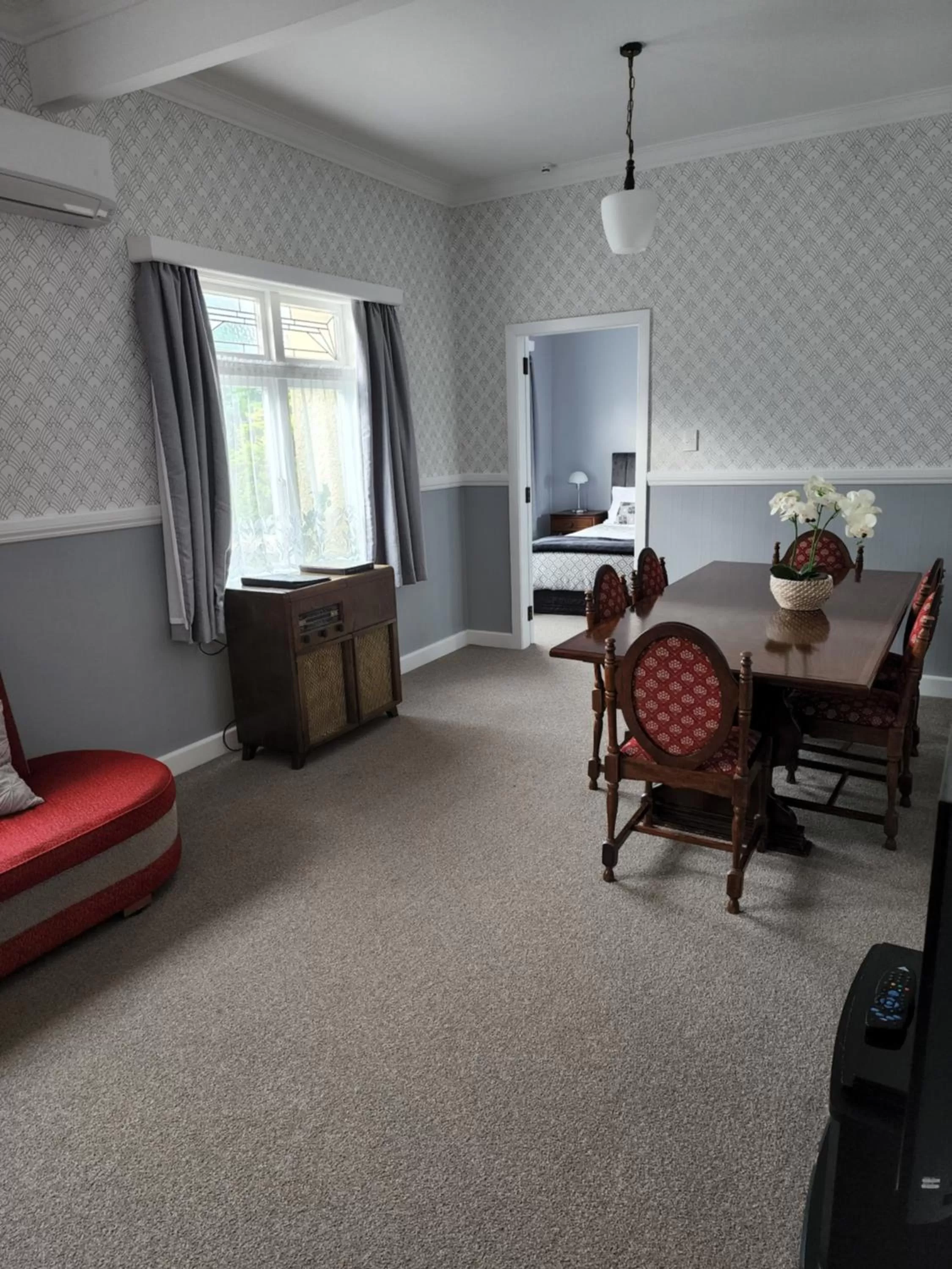 Living room in Gardner Court Motel