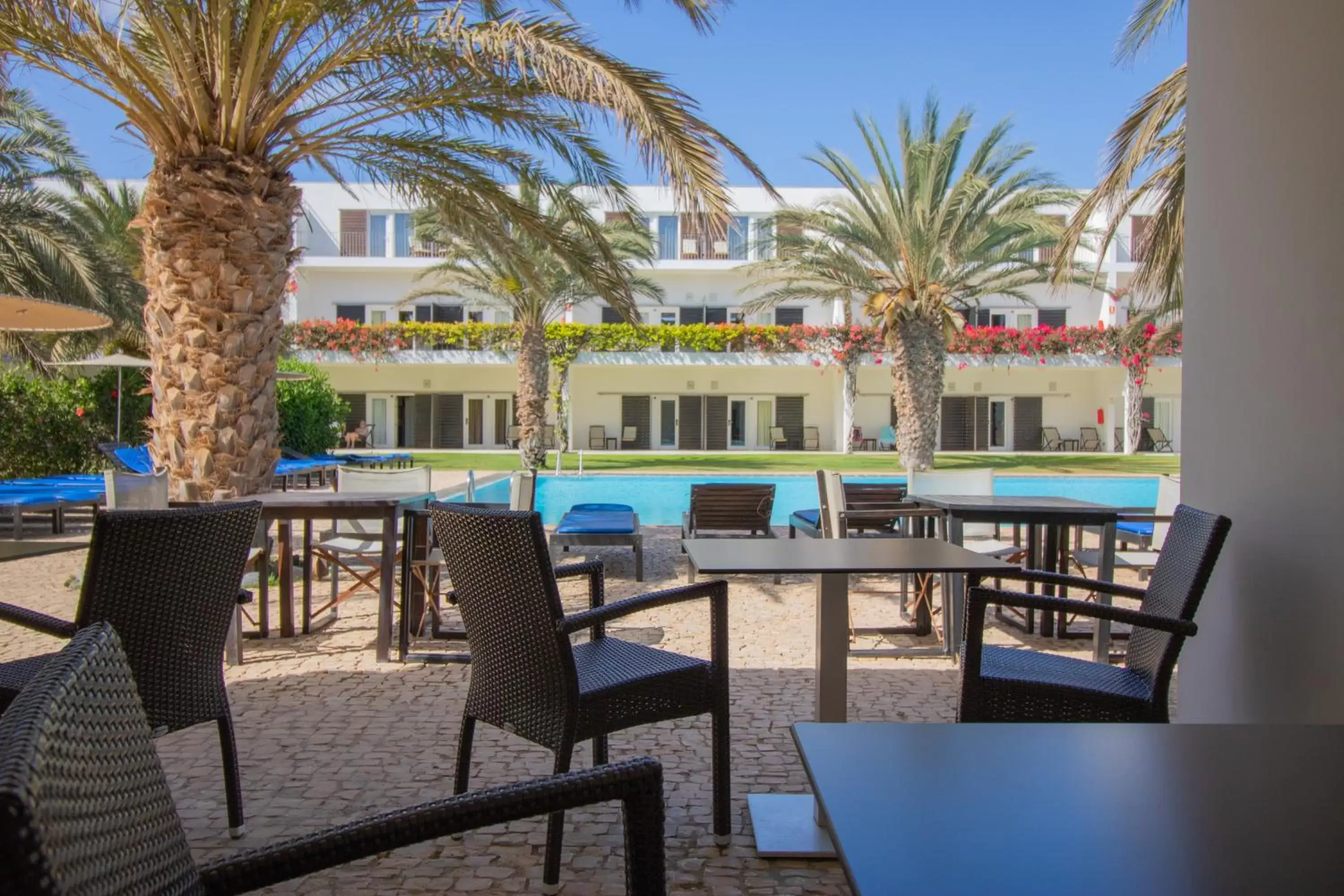 Restaurant/places to eat, Swimming Pool in Hotel Dunas de Sal