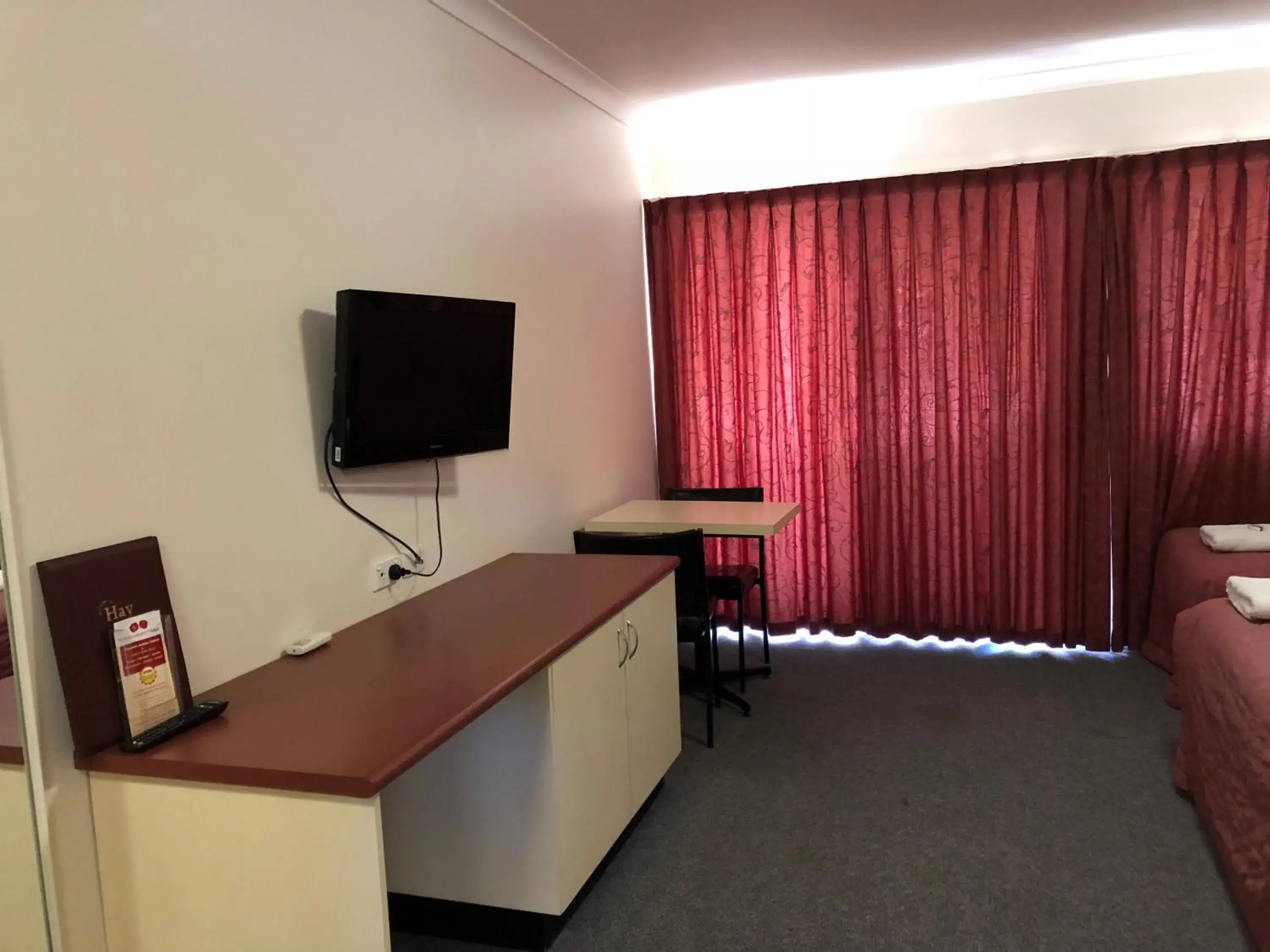 Bed in Outback Quarters Motel Hay and Restaurant Bed in Outback Quarters Motel Hay and Restaurant