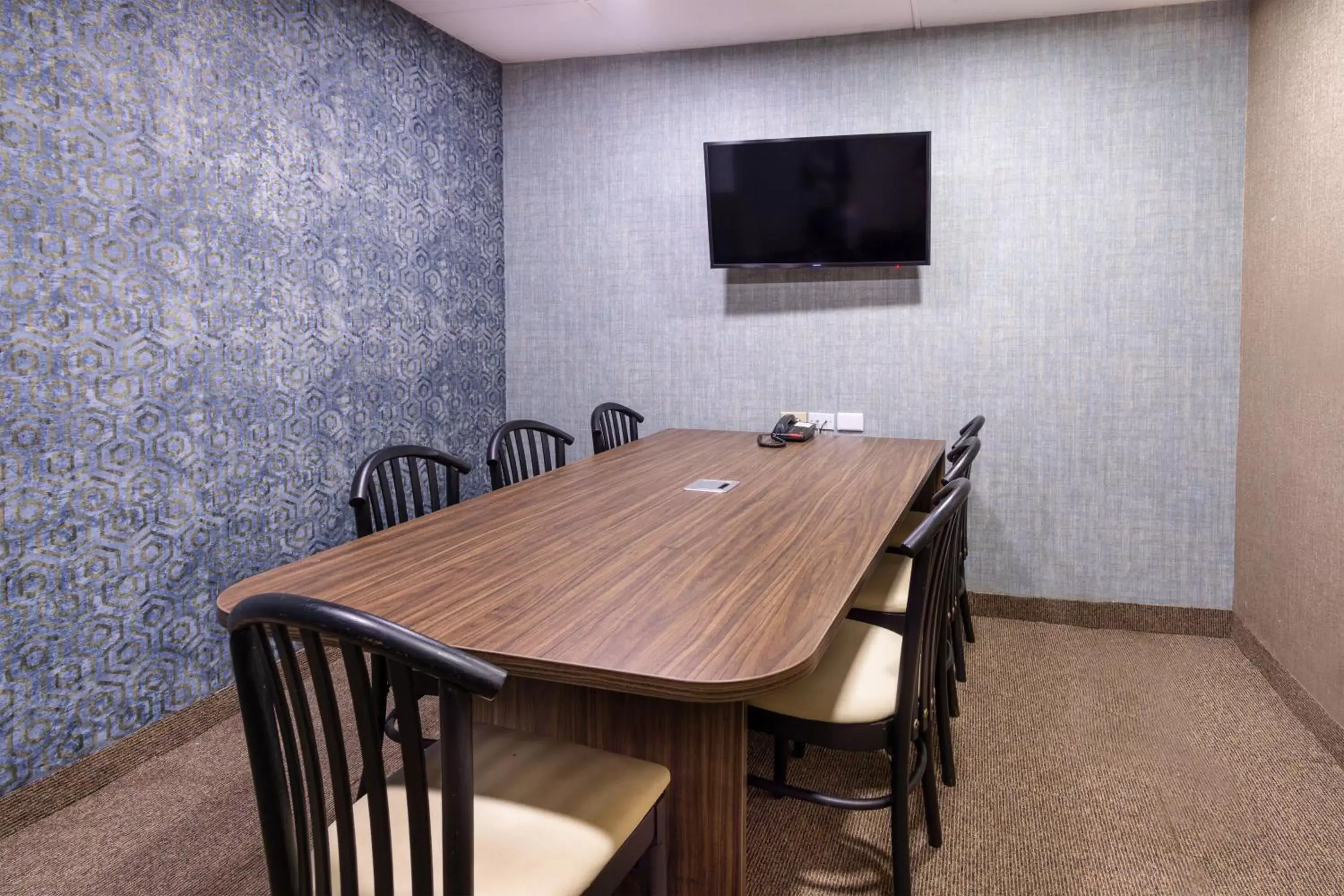 Meeting/conference room, TV/Entertainment Center in Four Points by Sheraton Saltillo