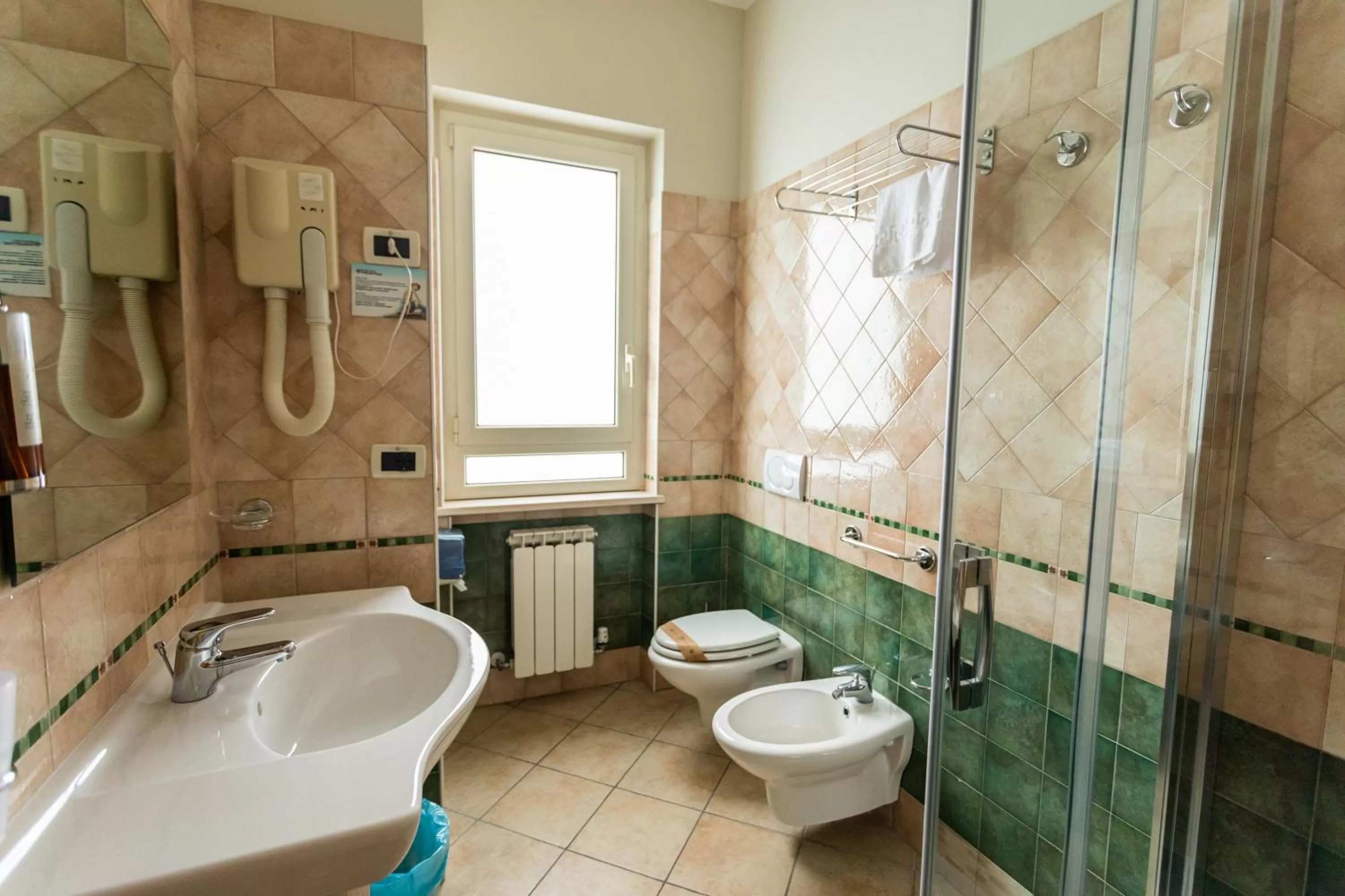 Shower in Hotel Prestige