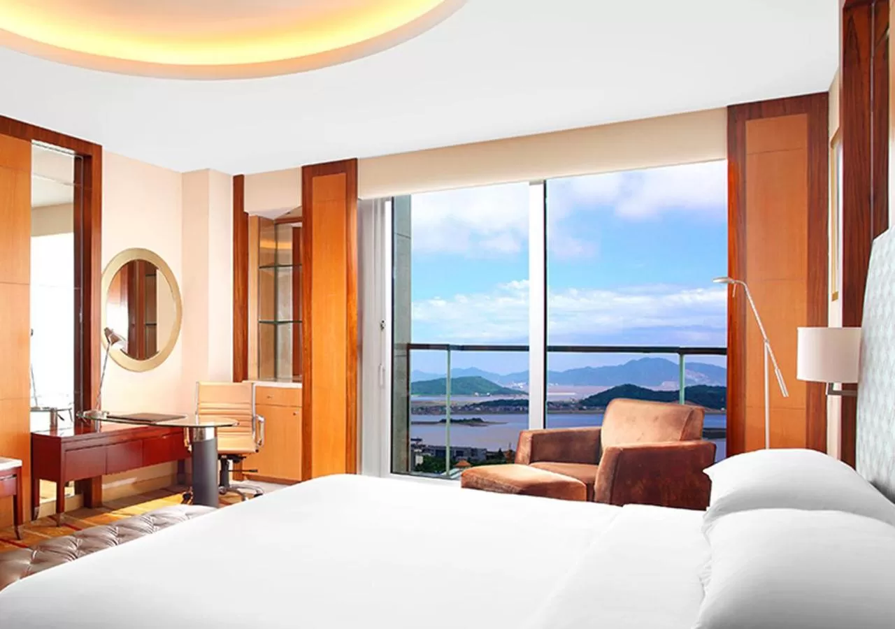 Bedroom, Bed in Sheraton Zhoushan Hotel
