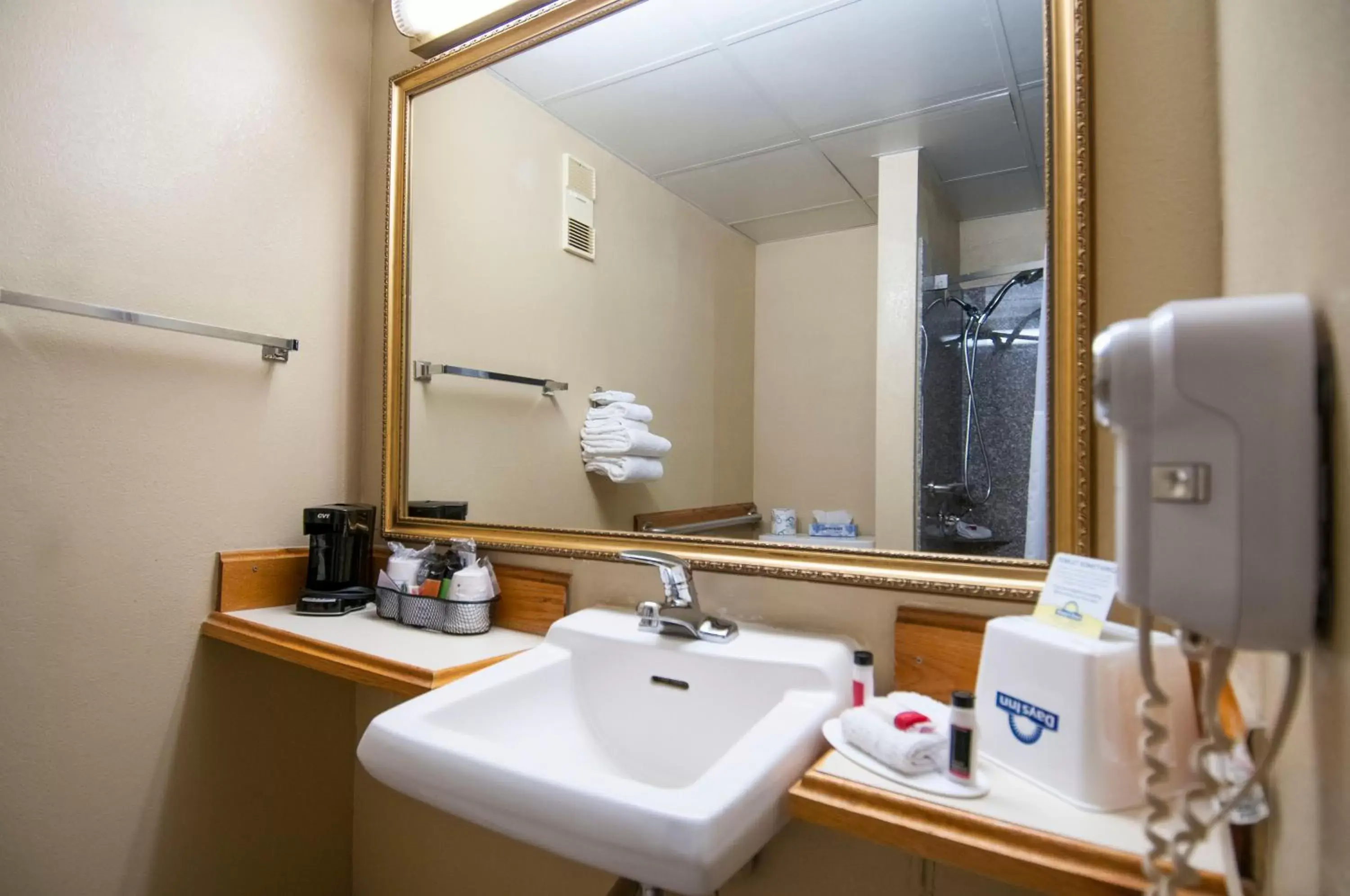 Bathroom in Days Inn by Wyndham Pauls Valley