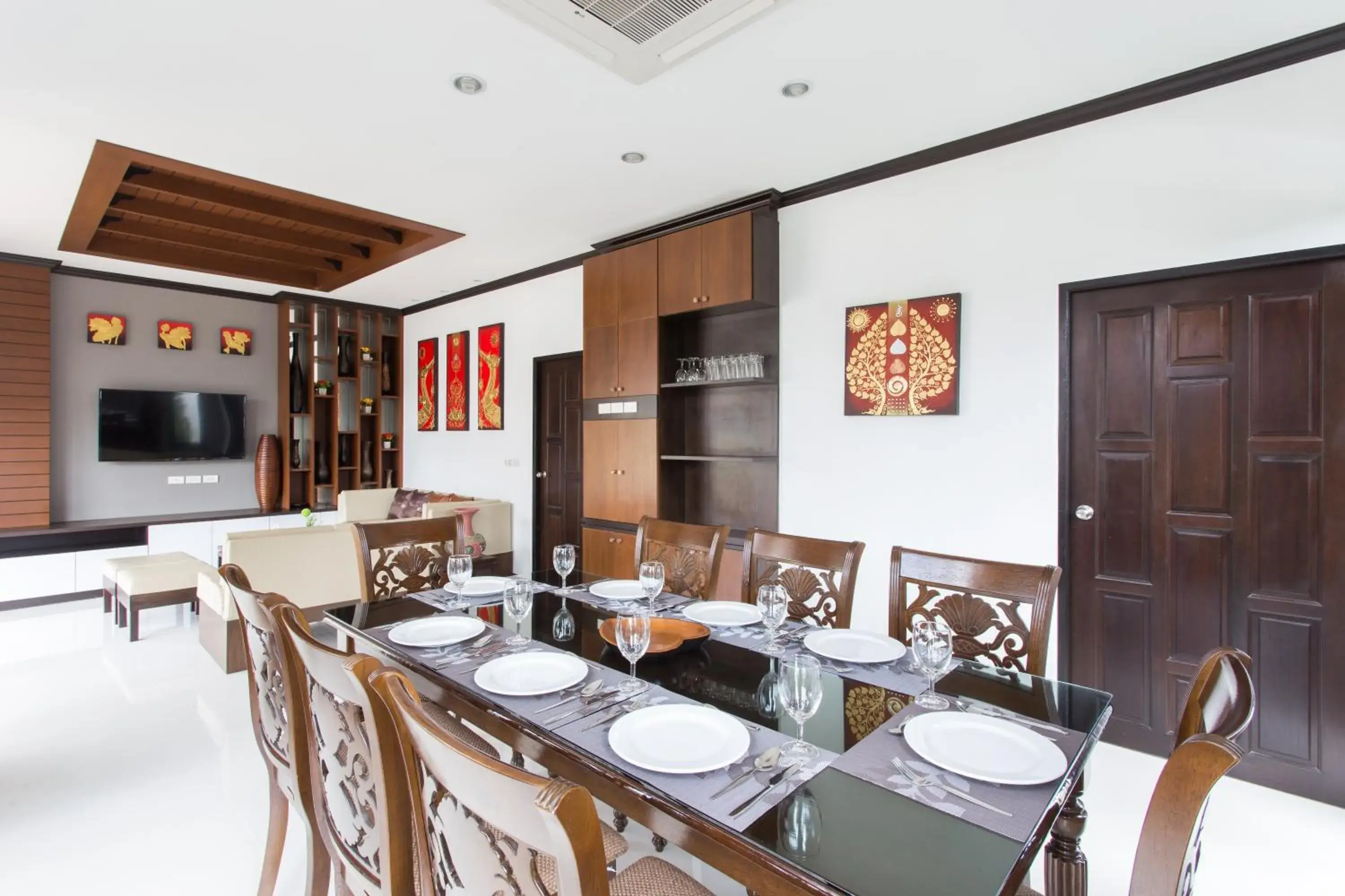 Communal lounge/ TV room, Restaurant/Places to Eat in The Best Aonang Villas